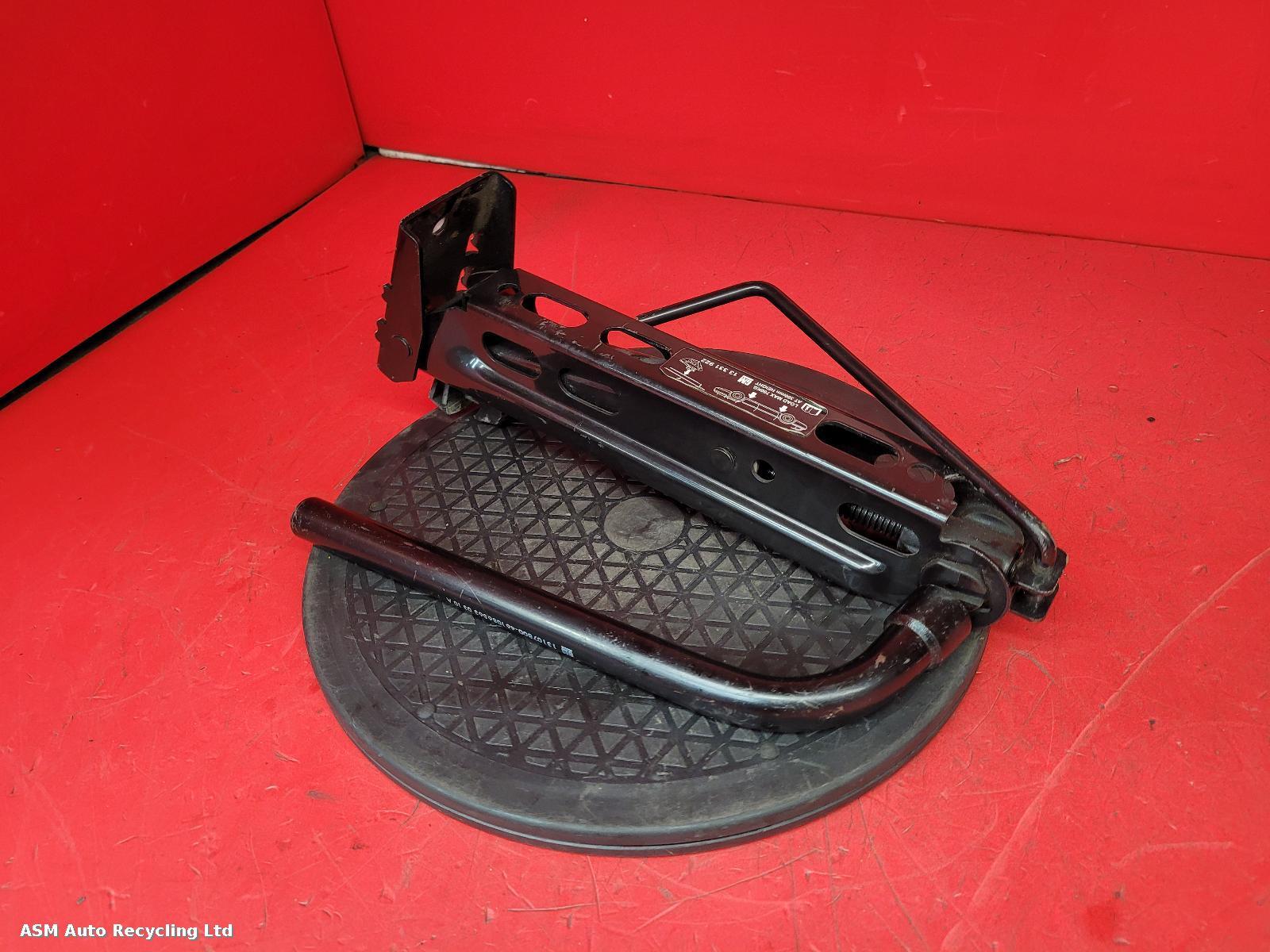 View Auto part Jack Vauxhall Corsa 2012