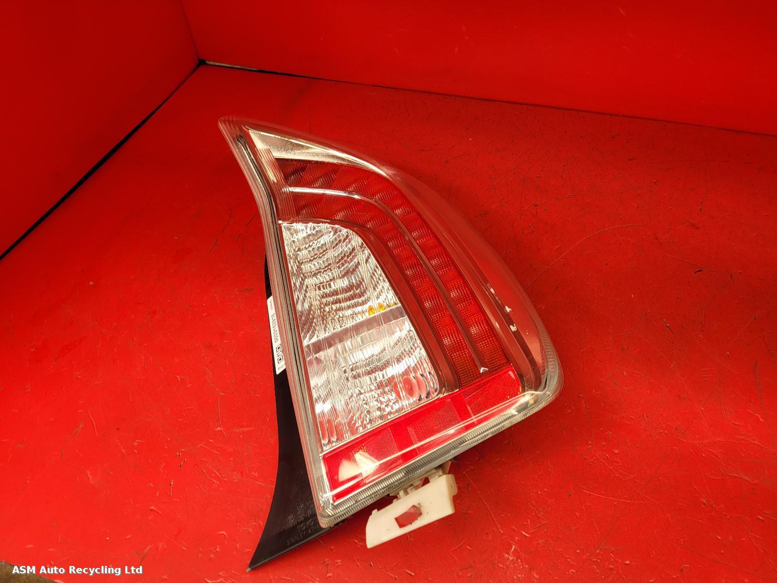 View Auto part R Taillight Toyota Prius 2012