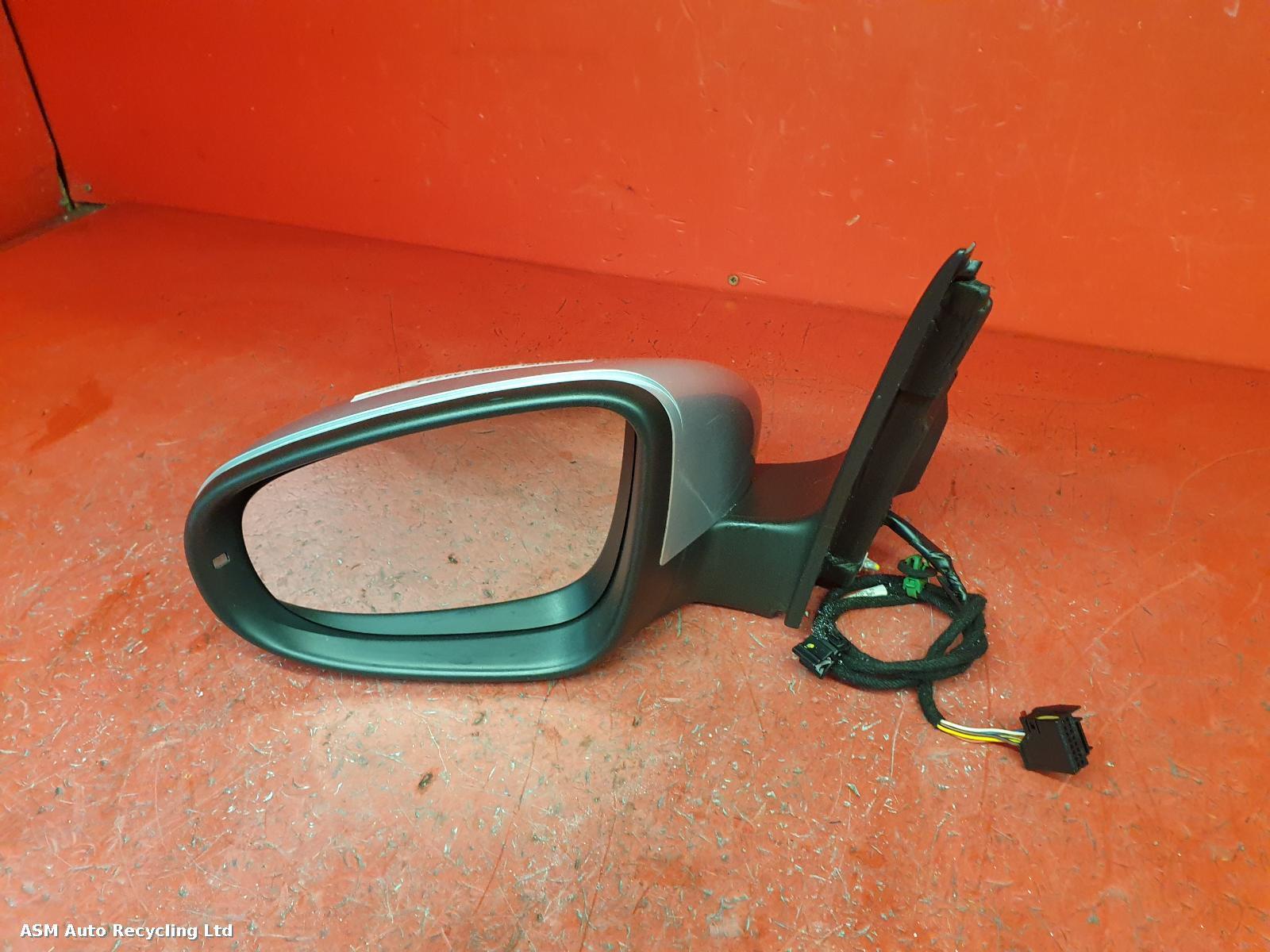 View Auto part L Door Mirror Volkswagen Golf 2009