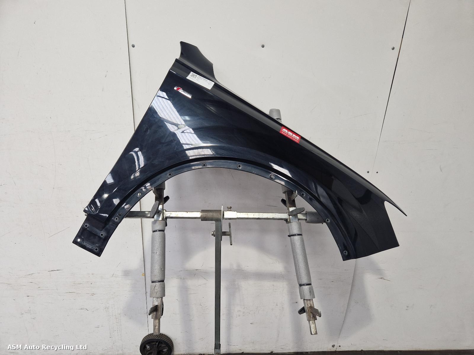 View Auto part R Wing Audi Q7 2017