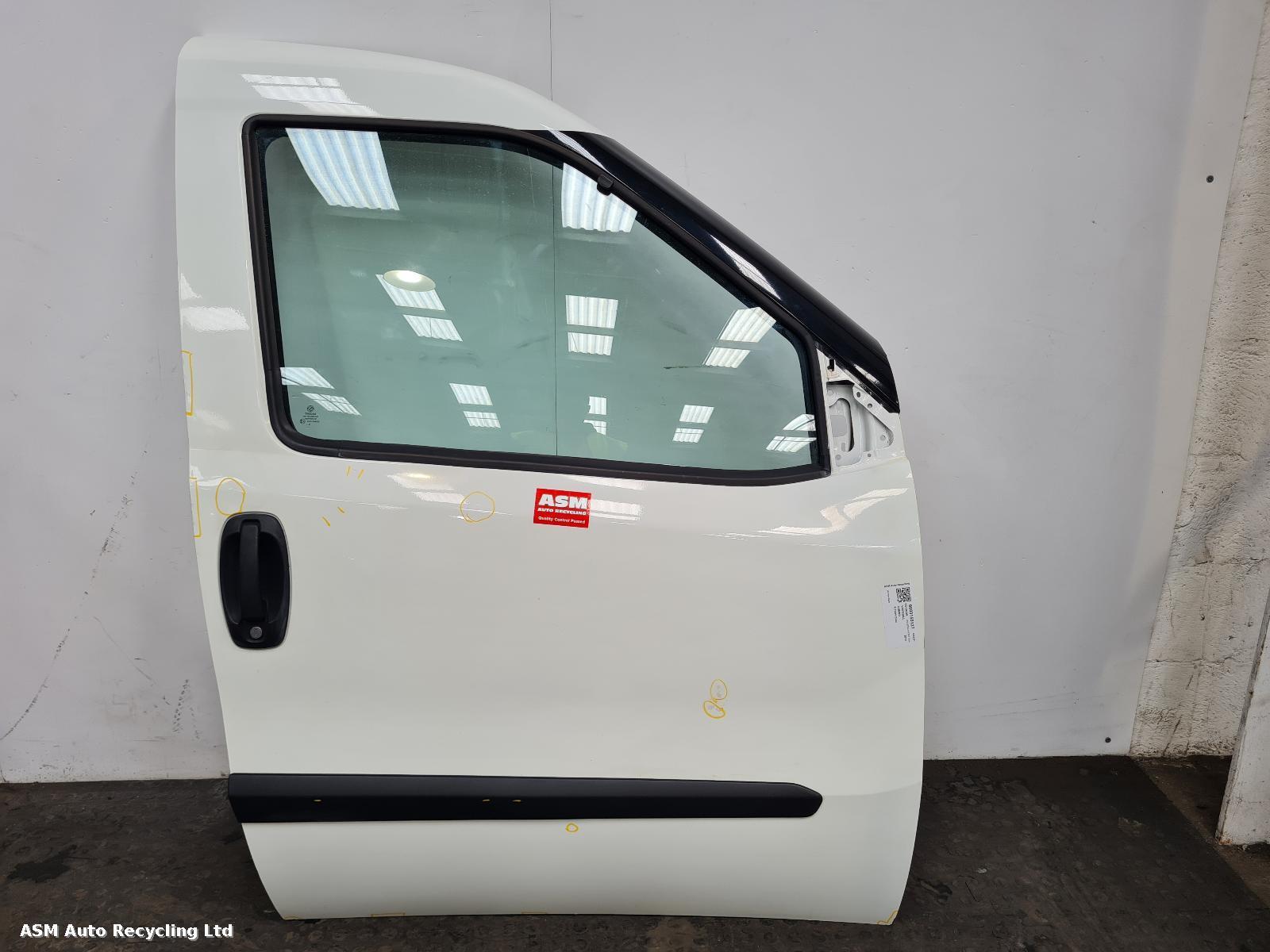 View Auto part R Front Door Vauxhall Combo 2012