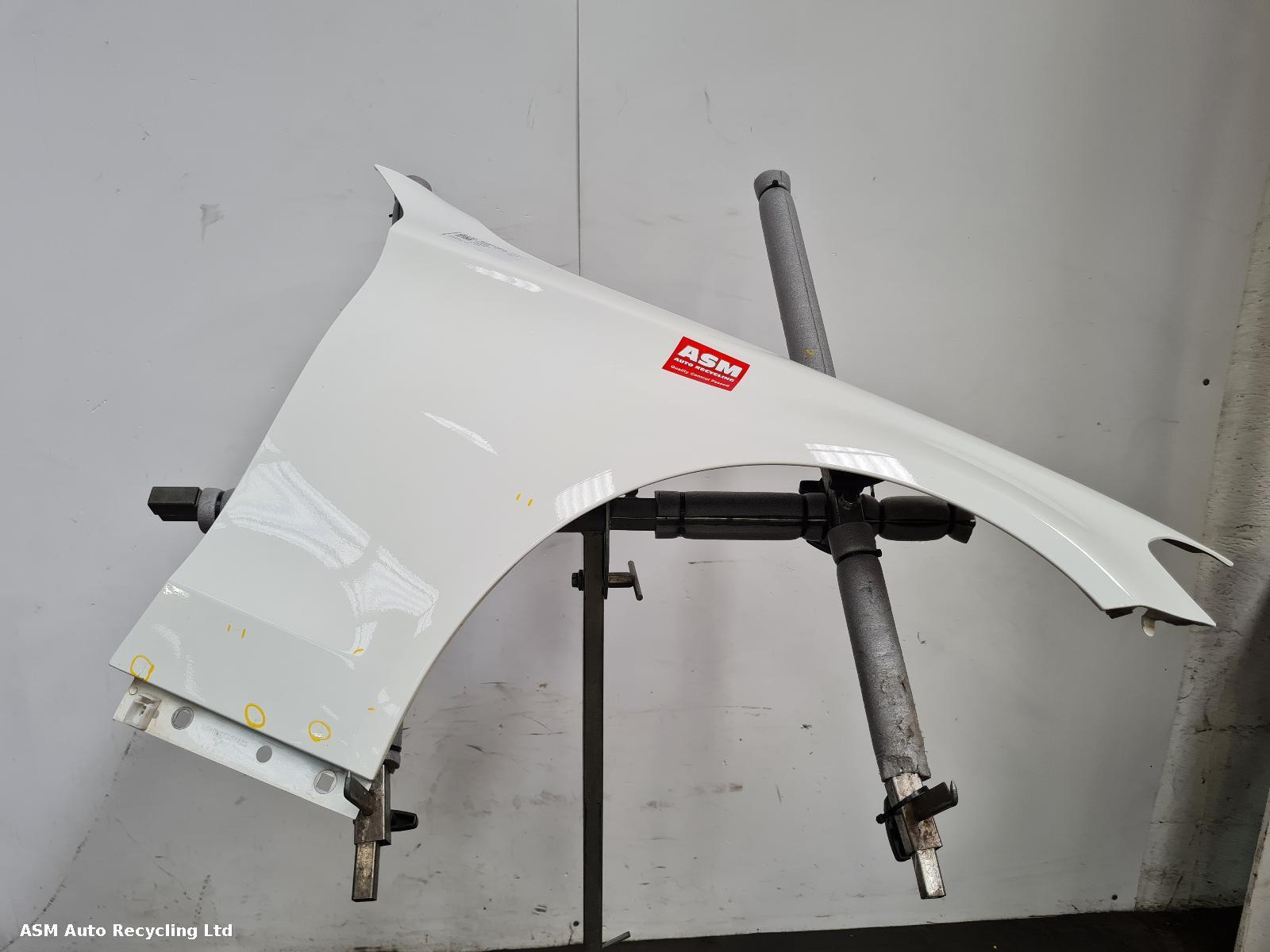 View Auto part R Wing Mercedes C Class 2016