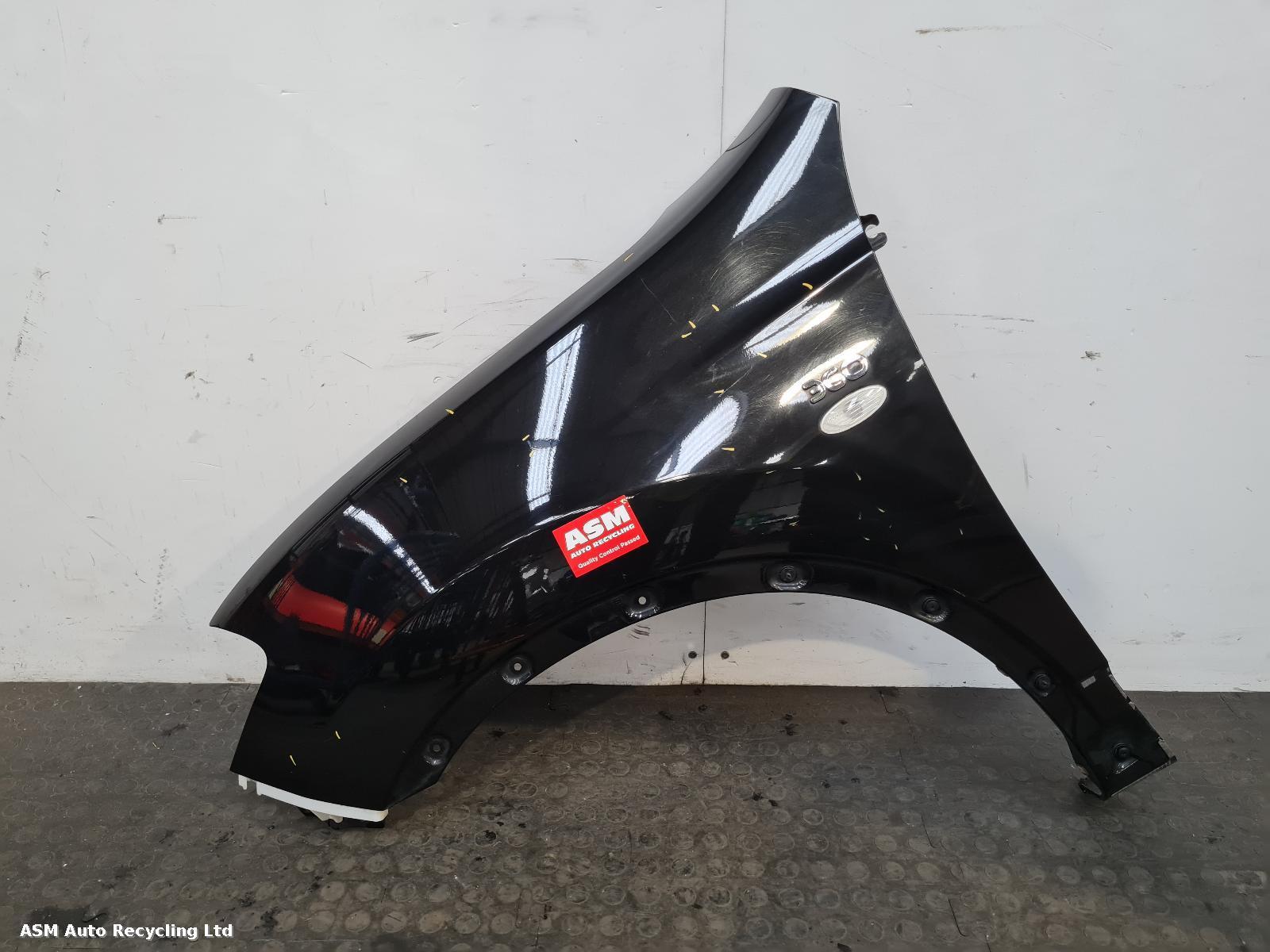 View Auto part L Wing Nissan Qashqai 2013