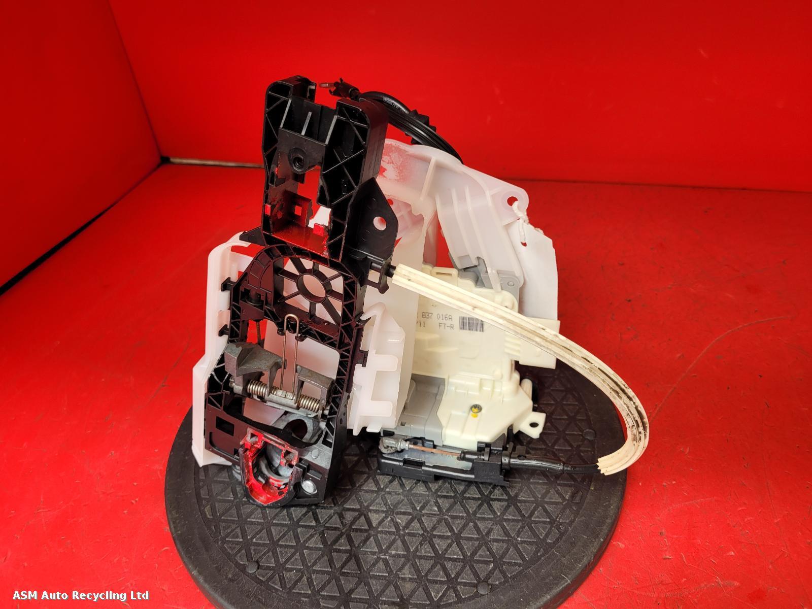 View Auto part Door Lock Assembly Volkswagen Passat 2011