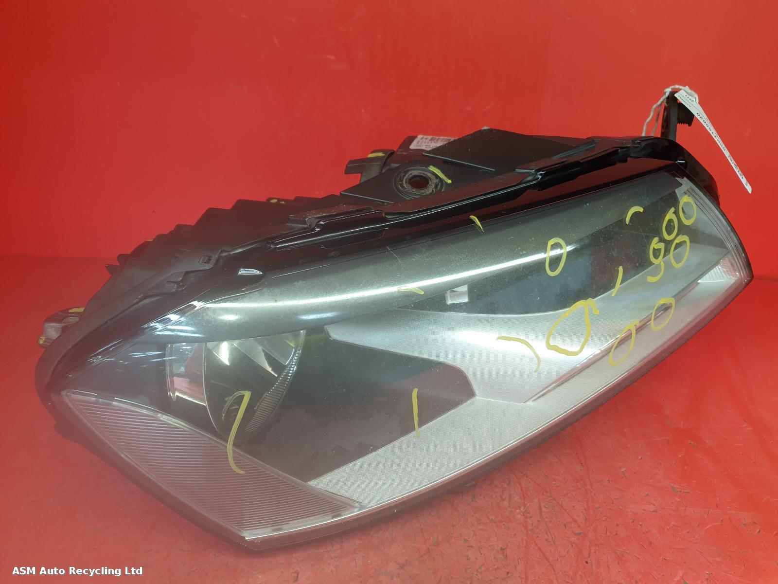 View Auto part R Headlamp Volkswagen Passat 2011