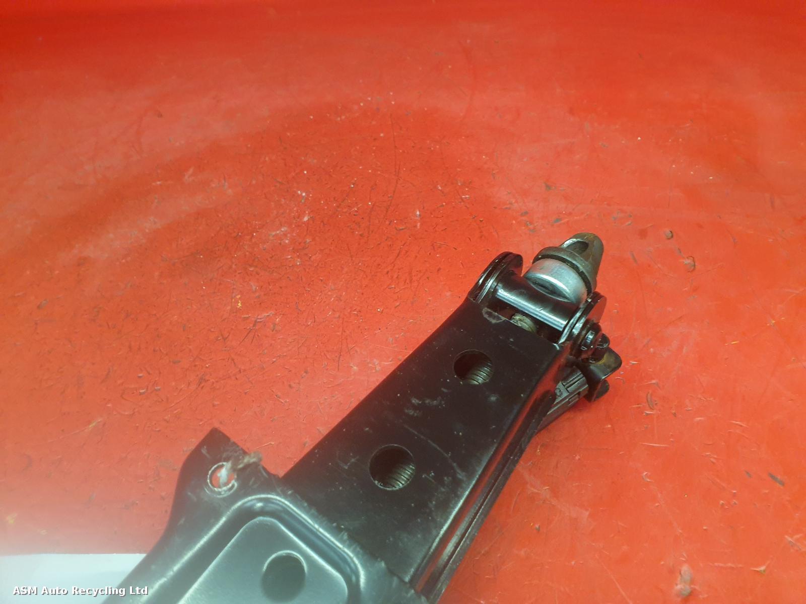 View Auto part Jack Volkswagen Golf 2014