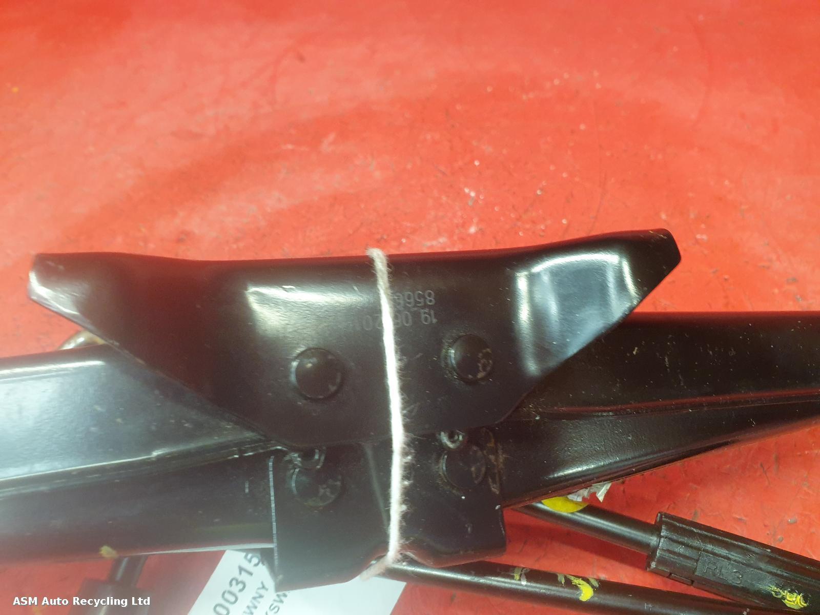 View Auto part Jack Volkswagen Golf 2014