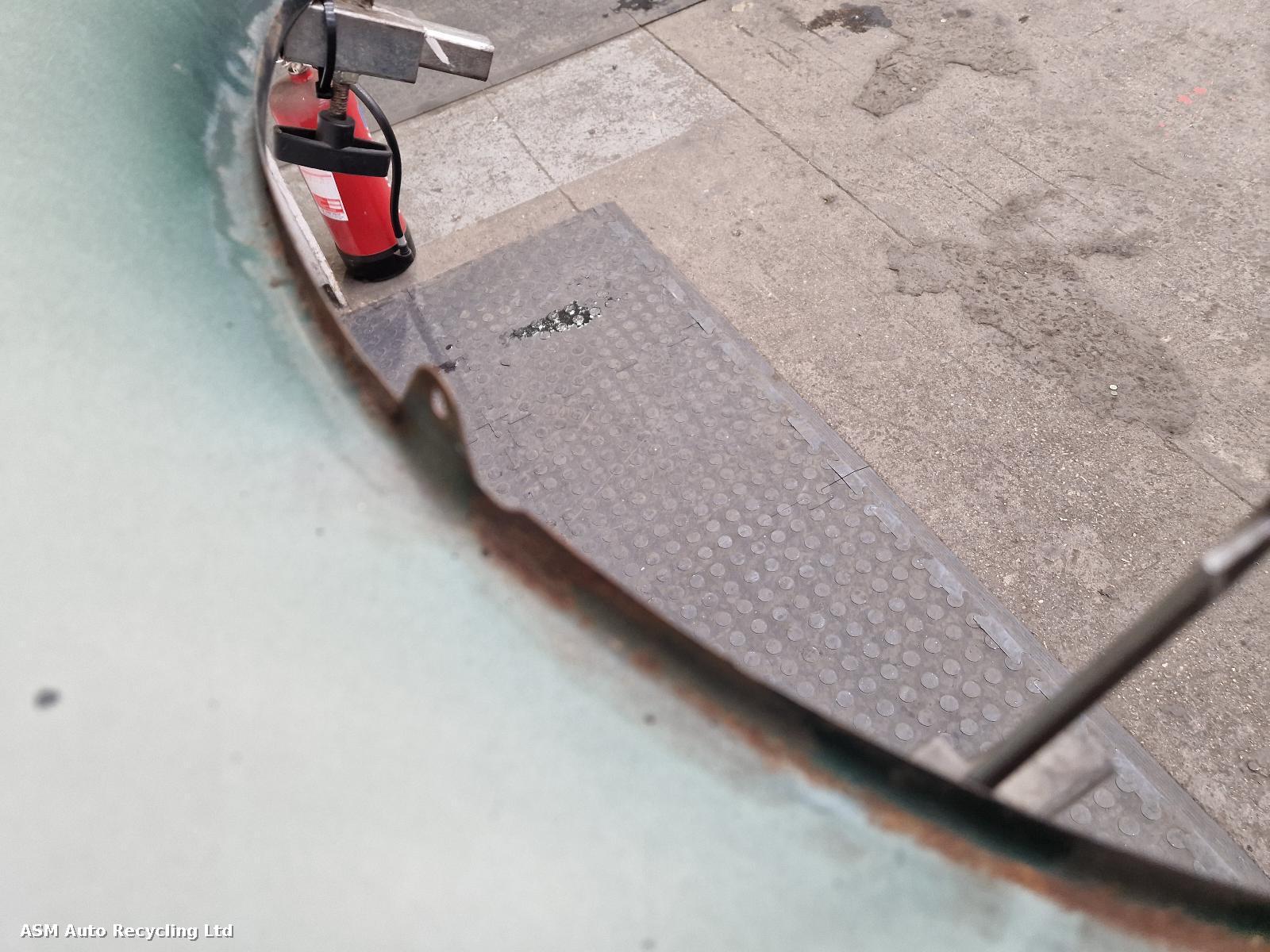 View Auto part L Wing Jaguar Xk8 1998