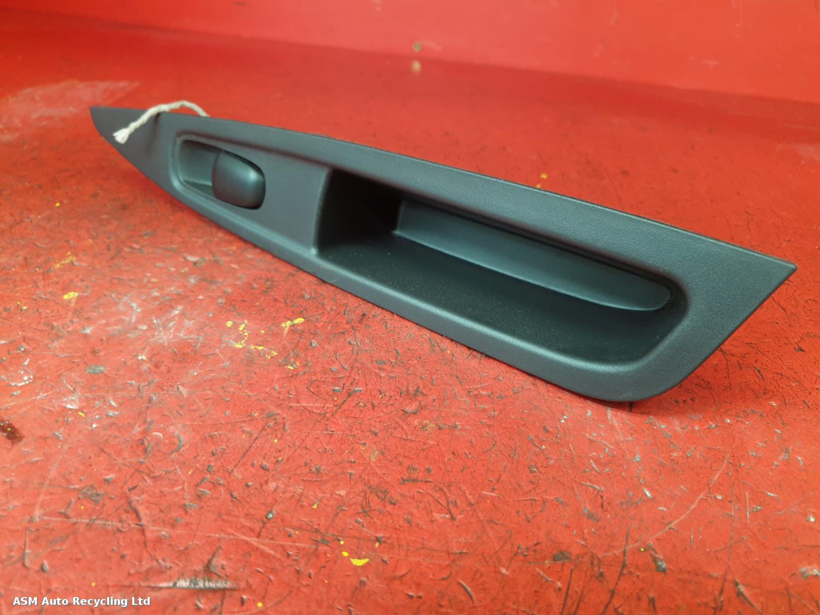 View Auto part Elect. Window Switch Nissan Qashqai 2017