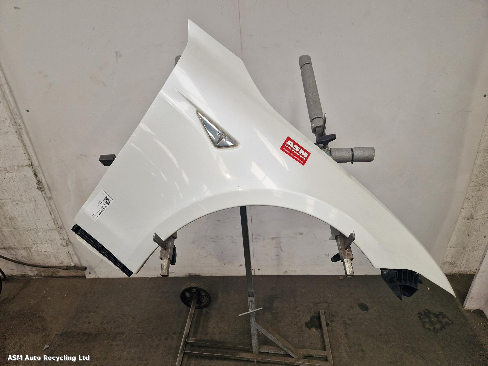 View Auto part R Wing Tesla Model S 2015
