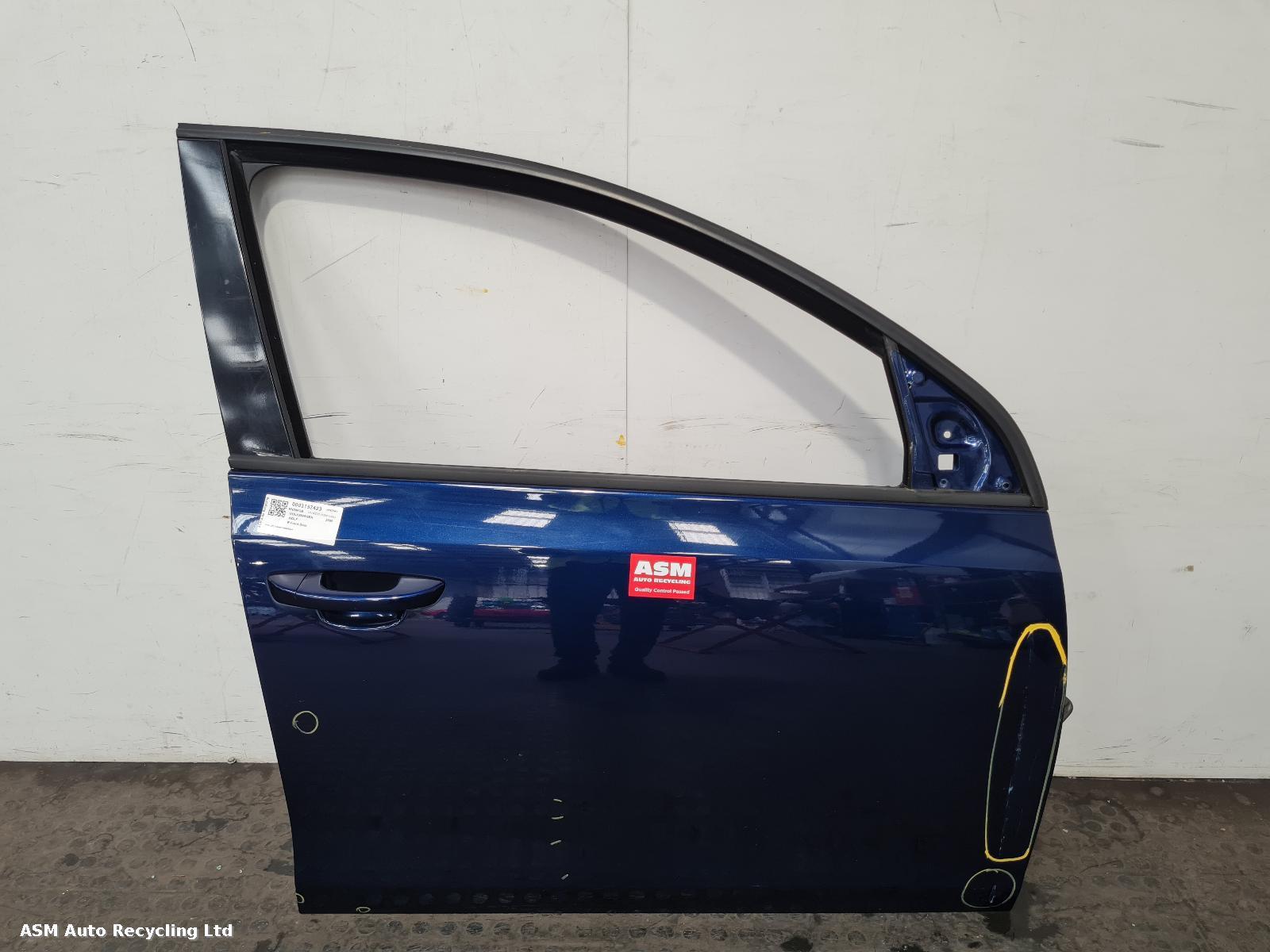 View Auto part R Front Door Volkswagen Golf 2009