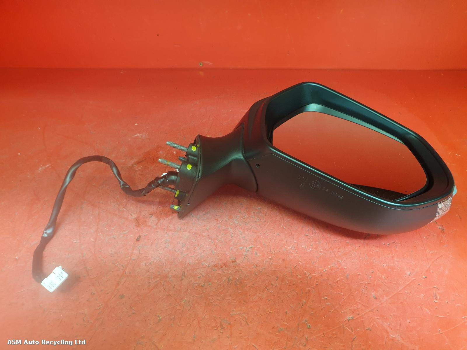 View Auto part R Door Mirror Toyota Corolla 2020
