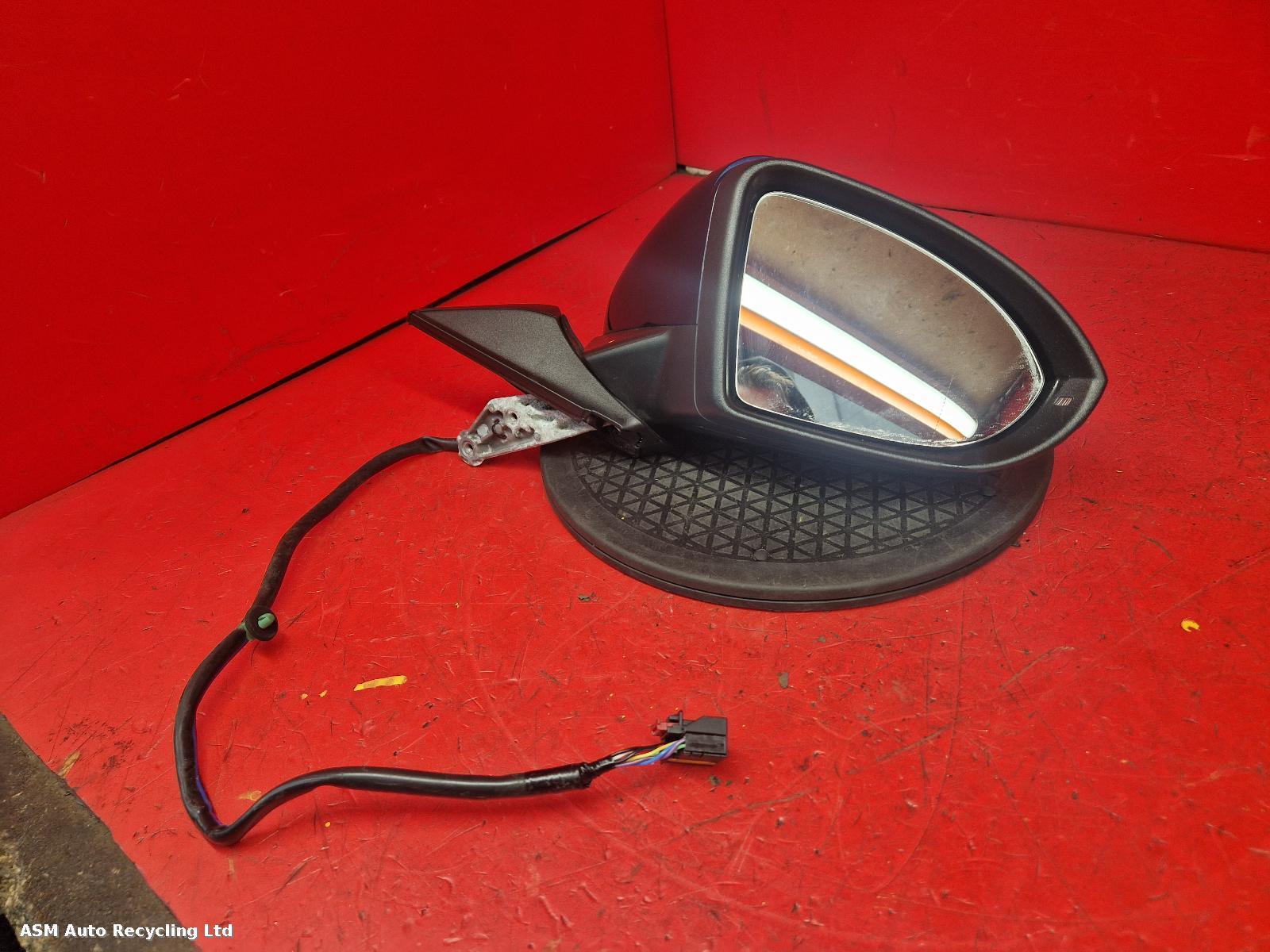 View Auto part R Door Mirror Volkswagen Golf 2018