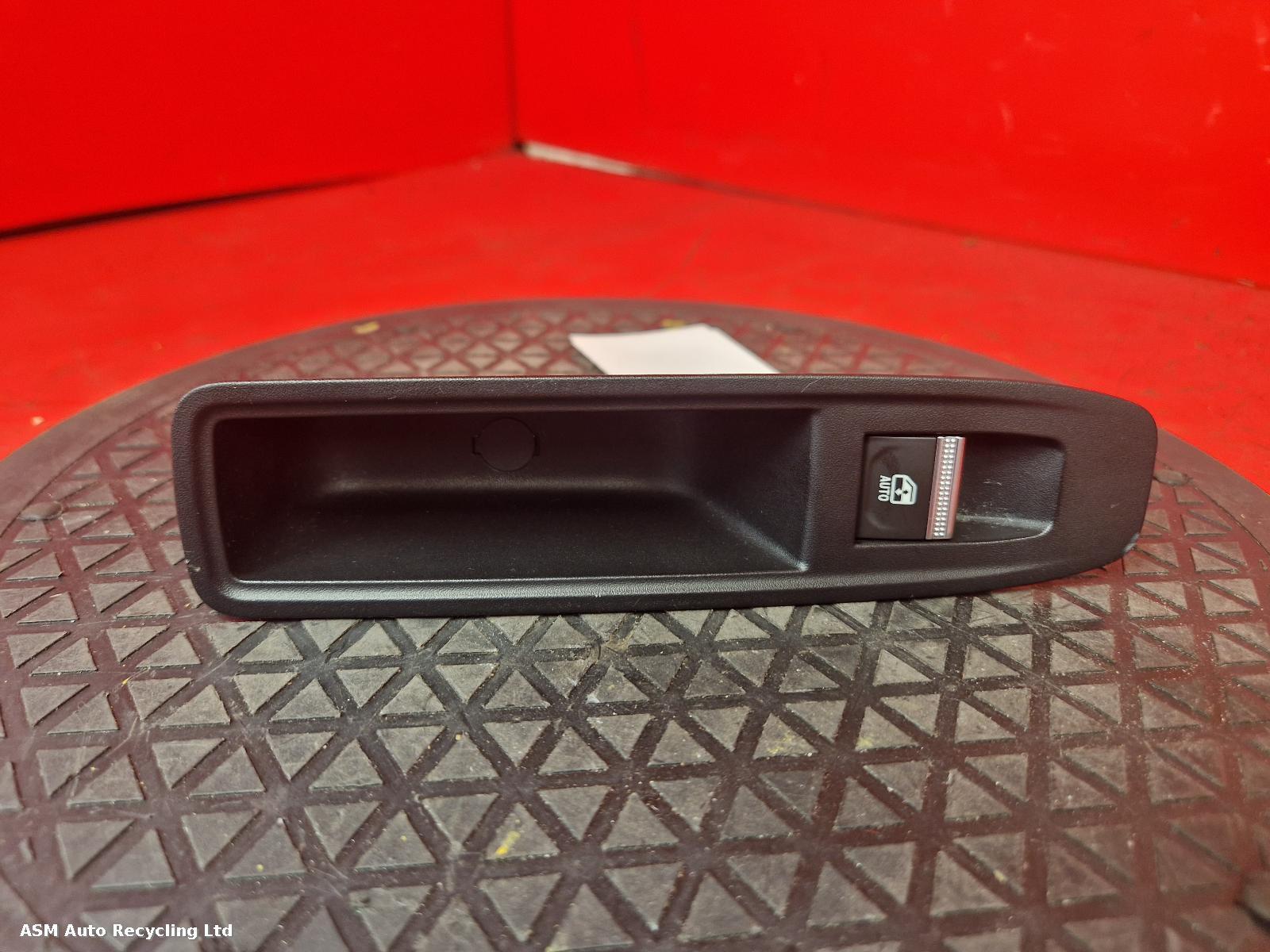 View Auto part Elect. Window Switch Renault Megane E-tech 2024