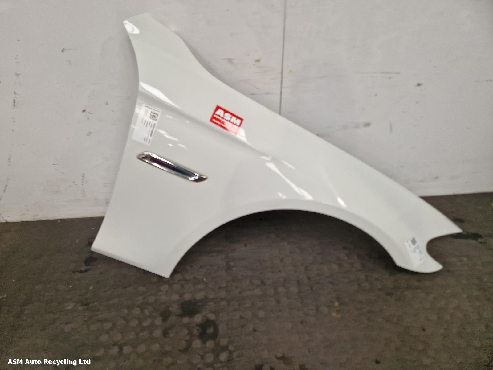 View Auto part R Wing Bmw 5 Series 2014