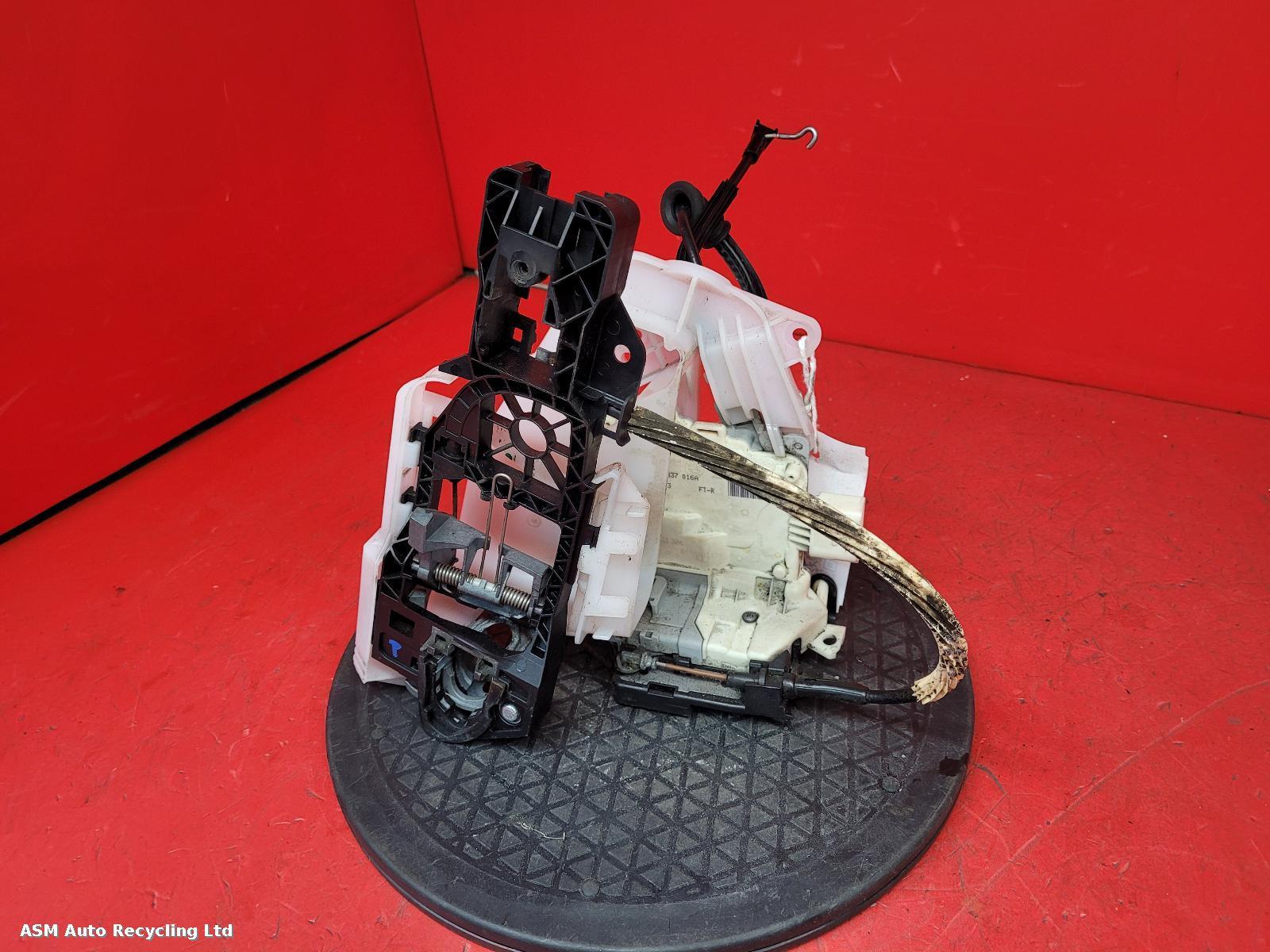 View Auto part Door Lock Assembly Volkswagen Passat 2013