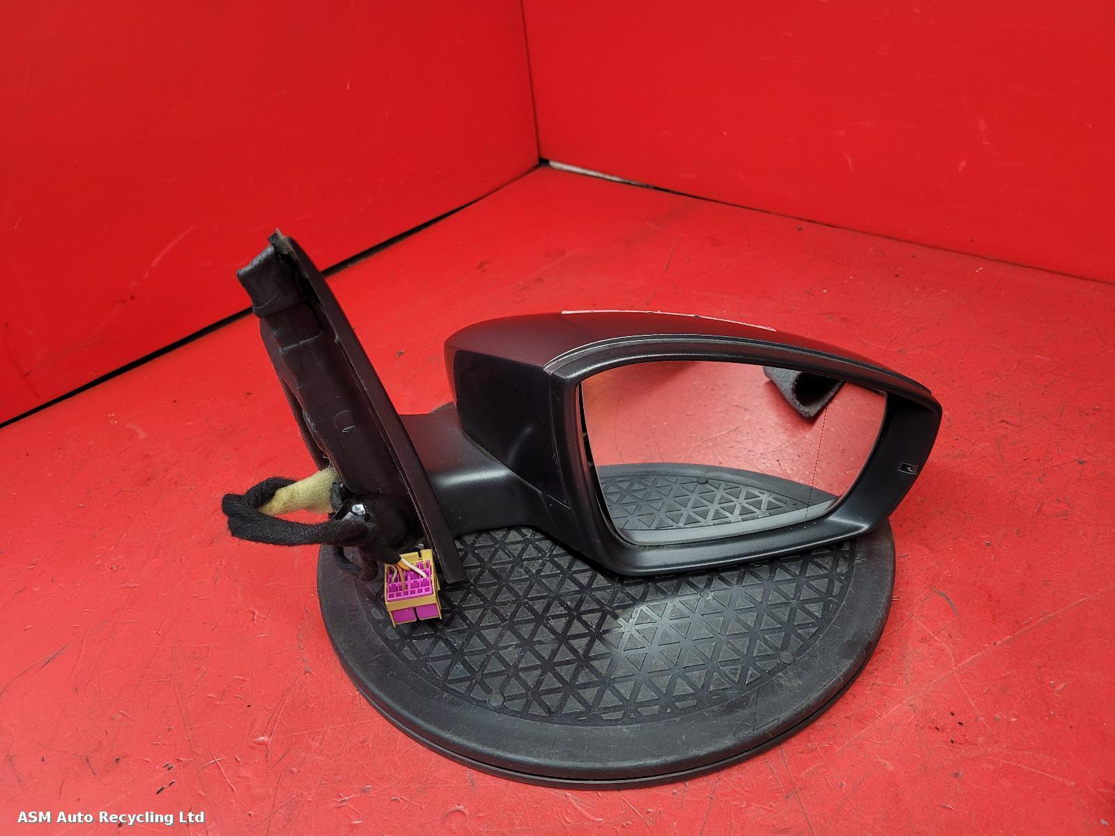 View Auto part R Door Mirror Volkswagen Polo 2010