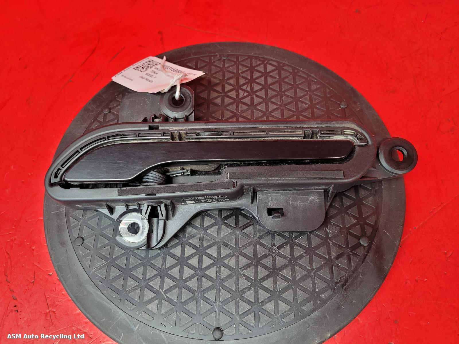 View Auto part Door Handle Tesla Model Y 2022