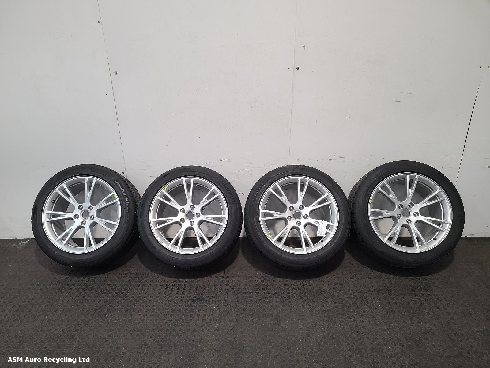 View Auto part Wheel Set Tesla Model Y 2022