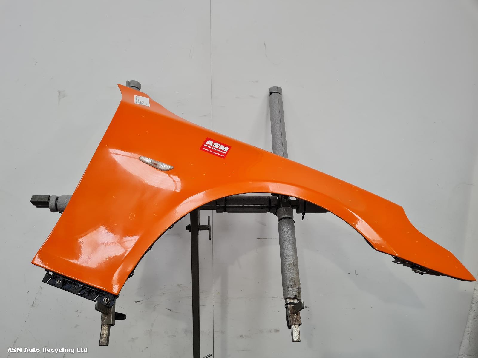 View Auto part R Wing Bmw 5 Series 2005