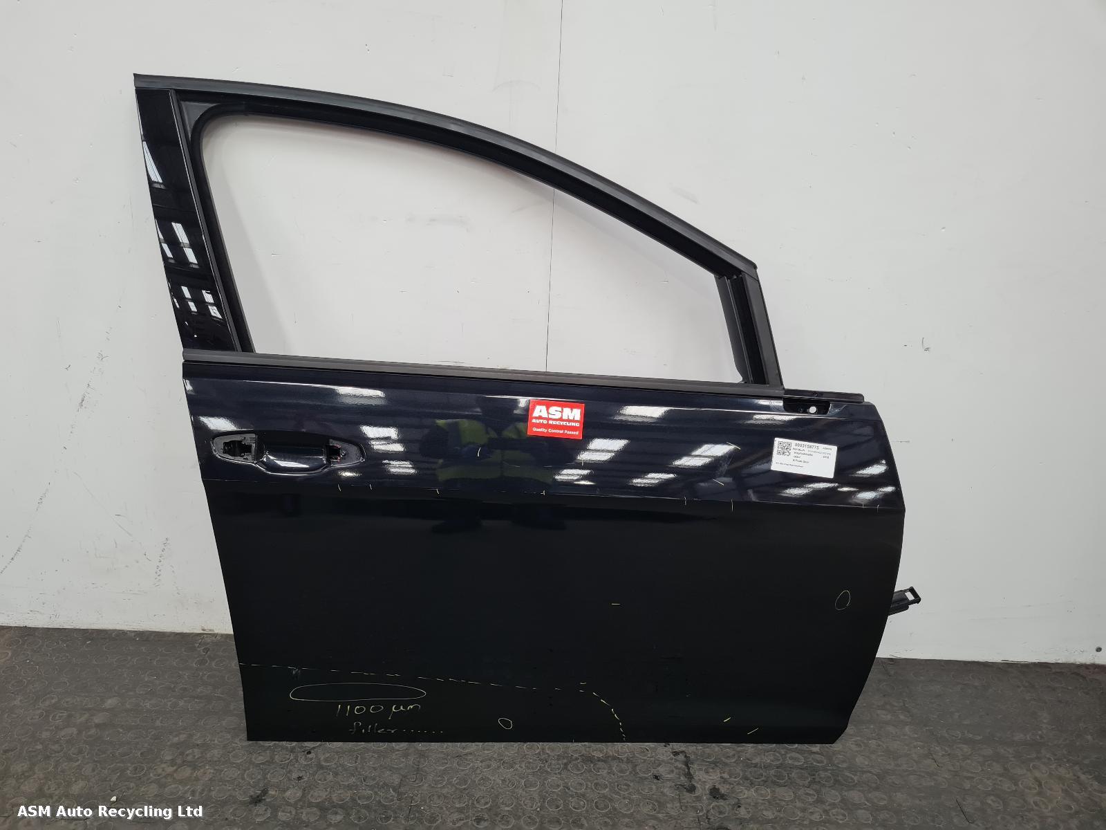 View Auto part R Front Door Volkswagen Golf 2018