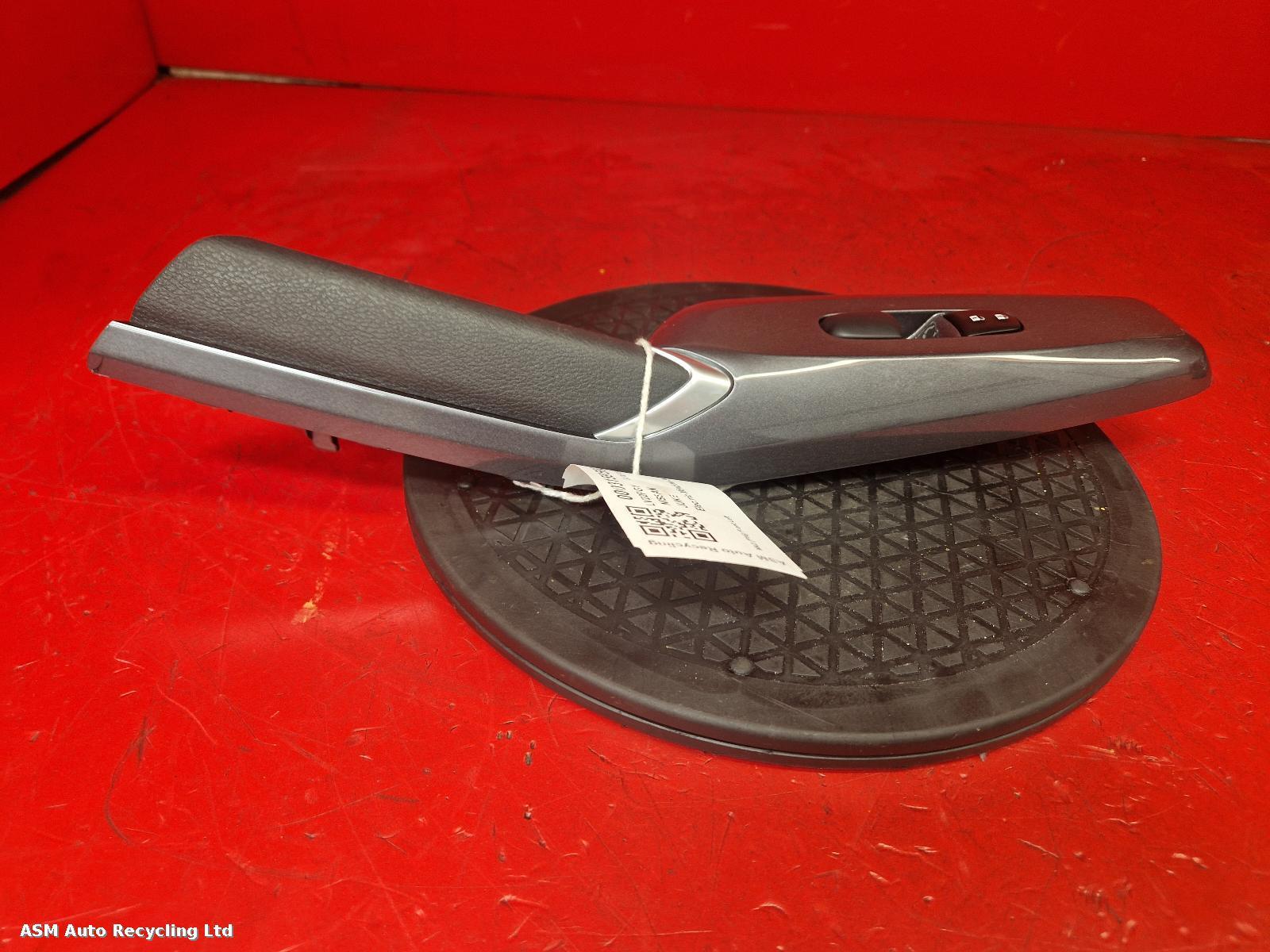 View Auto part Elect. Window Switch Nissan Juke 2022