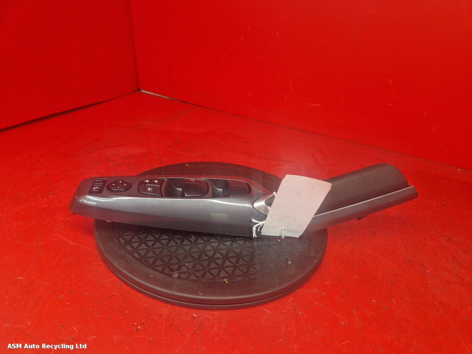 View Auto part Elect. Window Switch Nissan Juke 2022