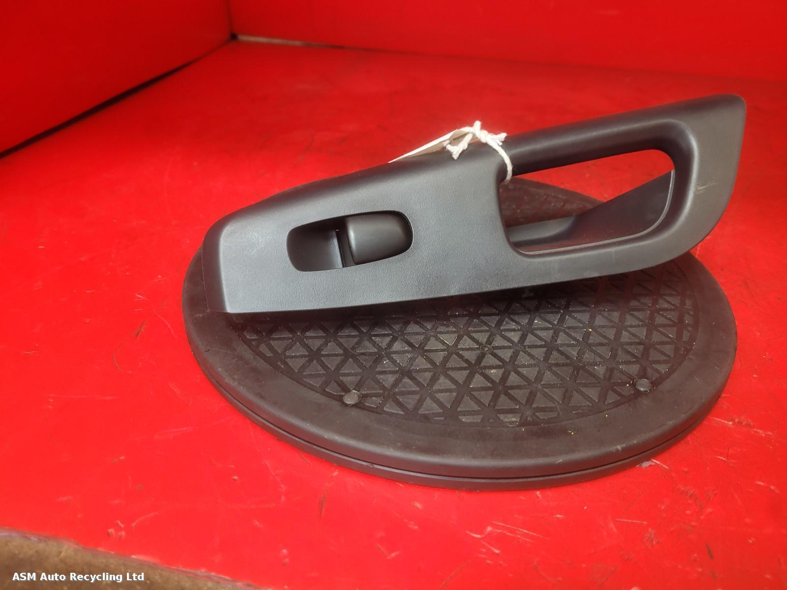 View Auto part Elect. Window Switch Nissan Juke 2022
