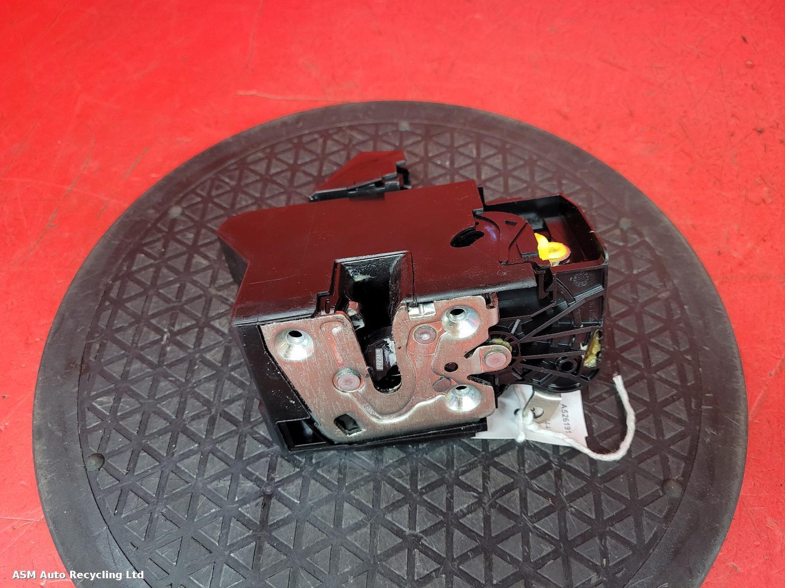 View Auto part Door Lock Assembly Dacia Duster 2023
