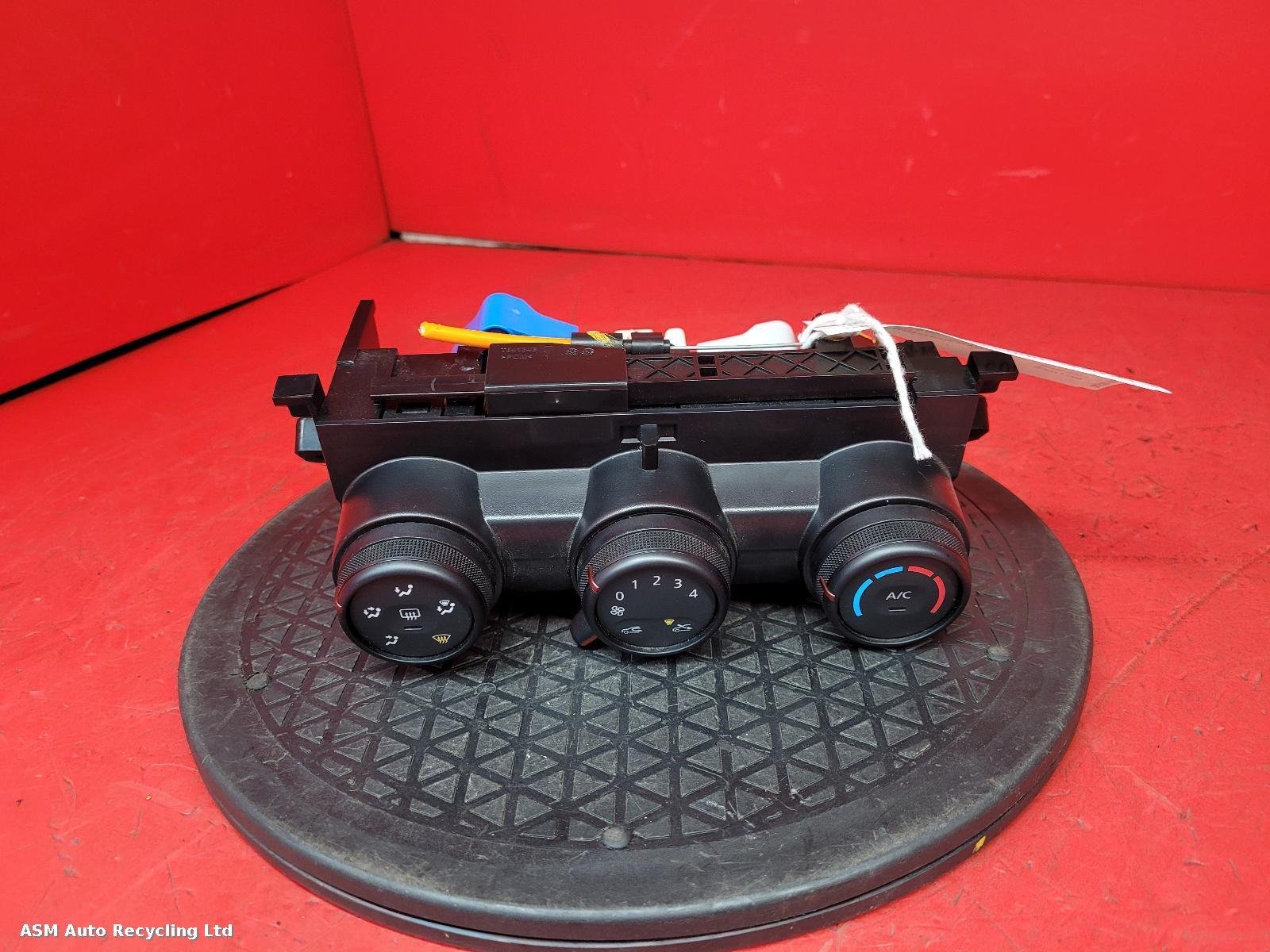 View Auto part Heater/AC Controller Dacia Duster 2023