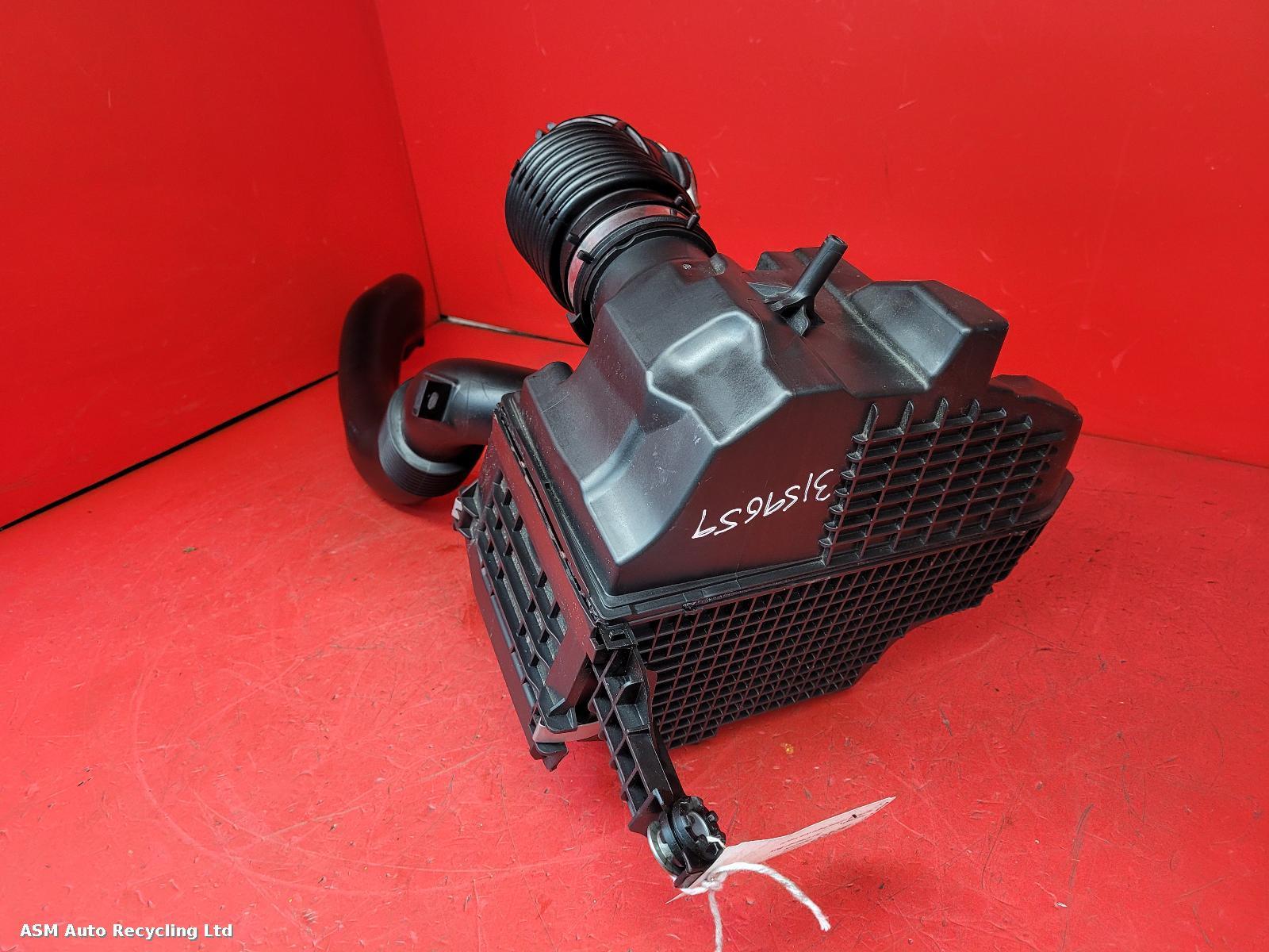 View Auto part Air Cleaner/Box Dacia Duster 2023