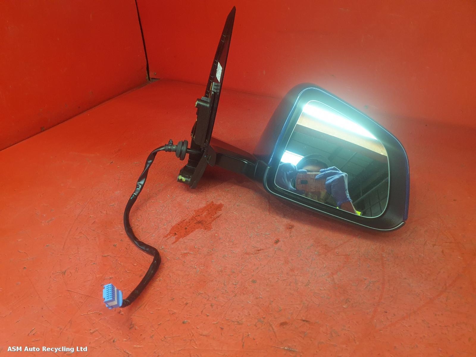 View Auto part R Door Mirror Tesla Model Y 2022