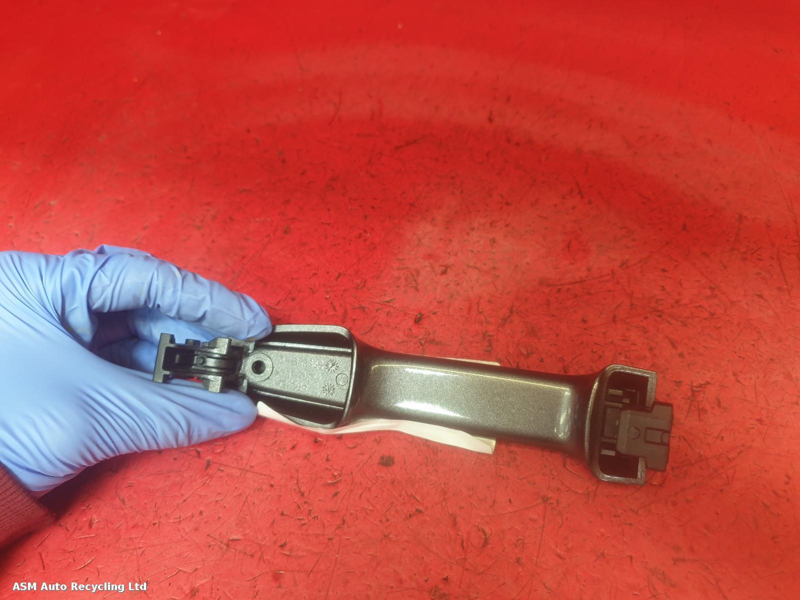 View Auto part Door Handle Toyota Yaris 2020