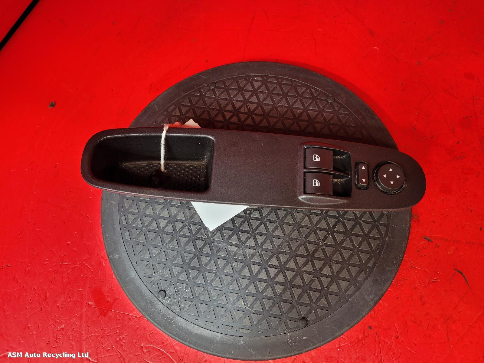 View Auto part Elect. Window Switch Chrysler Ypsilon 2013