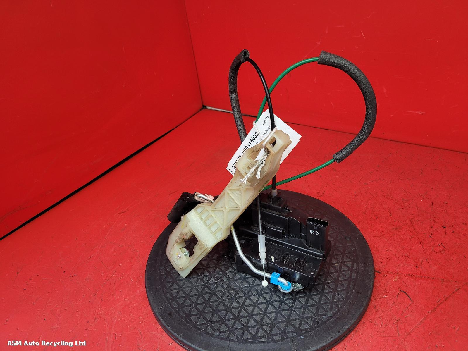 View Auto part Door Lock Assembly Hyundai I20 2011