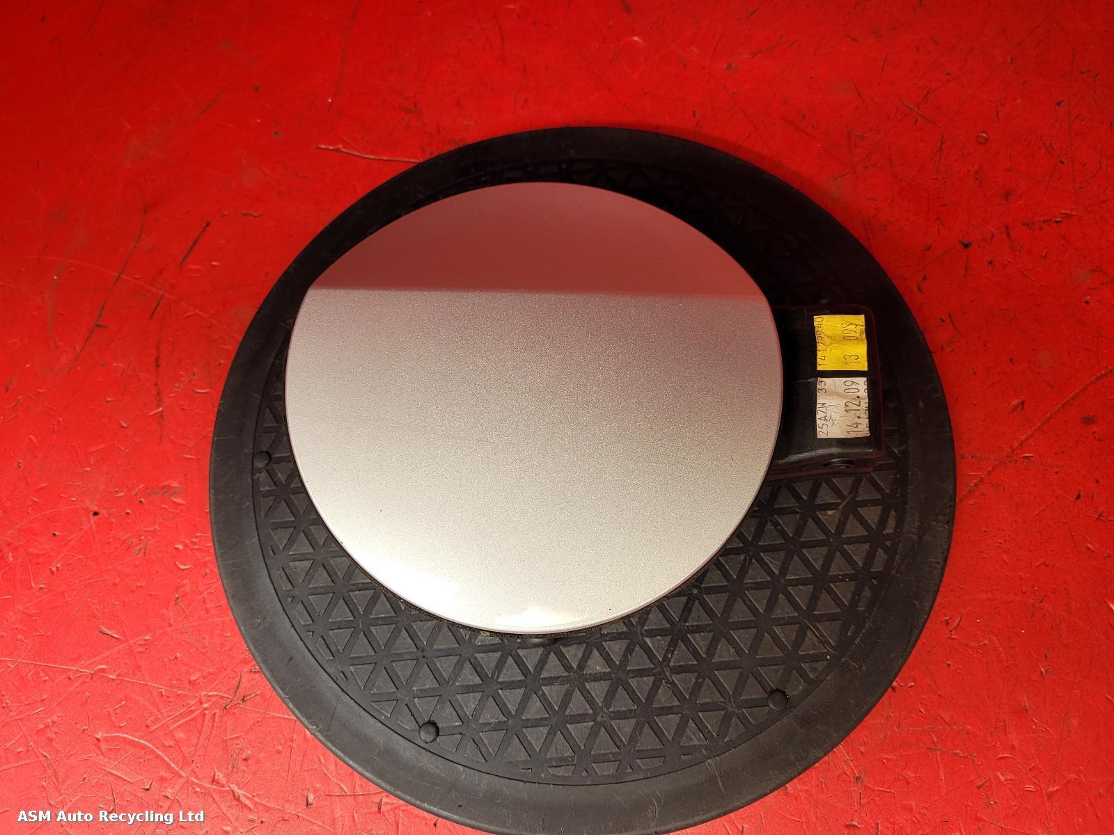 View Auto part Fuel Filler Flap Volkswagen Golf 2010