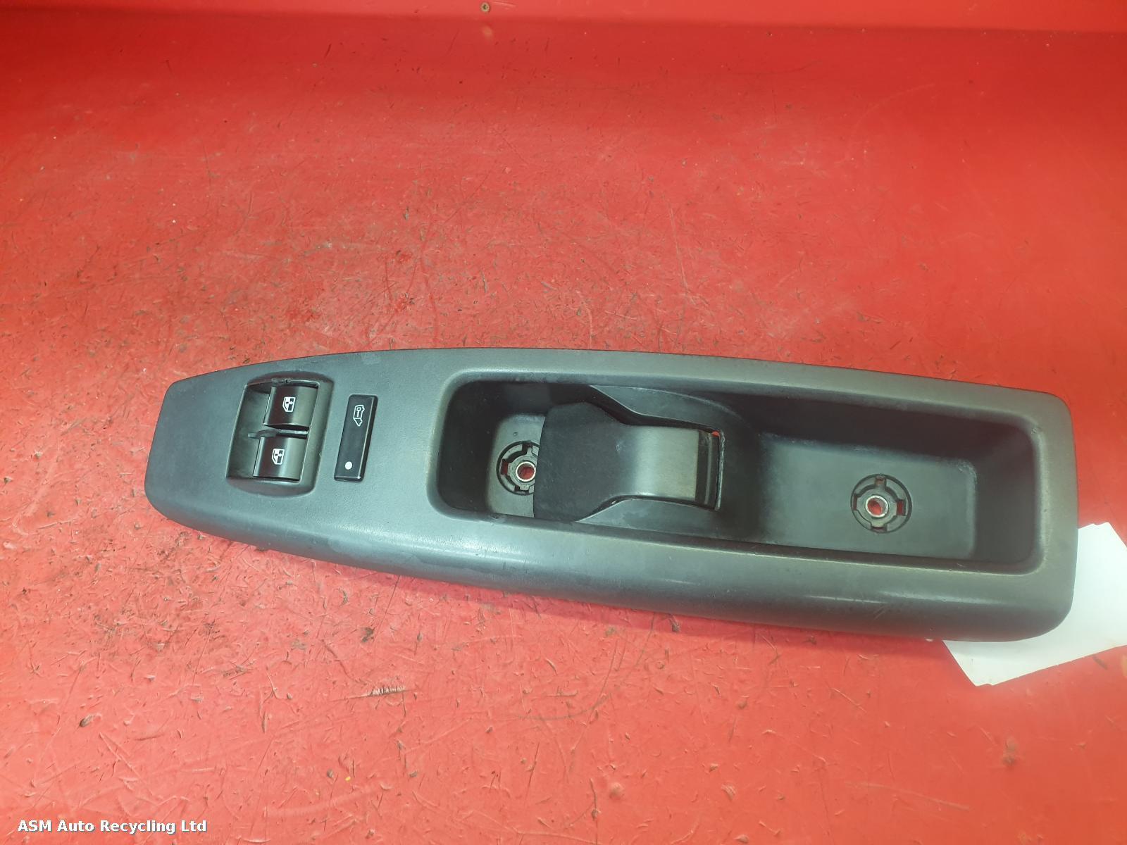 View Auto part Elect. Window Switch Vauxhall Combo 2014
