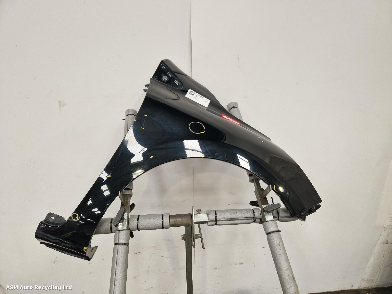 View Auto part R Wing Renault Clio 2014