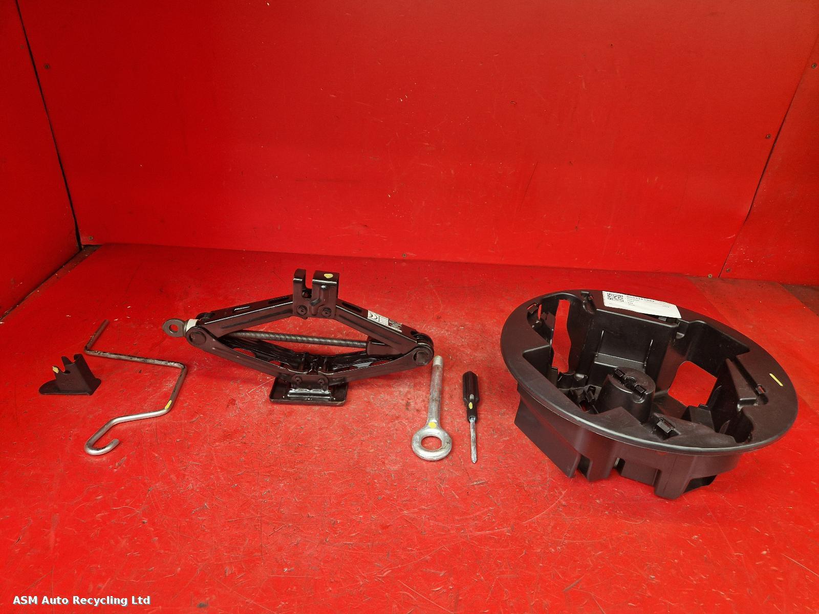 View Auto part Jack Fiat 500 2008