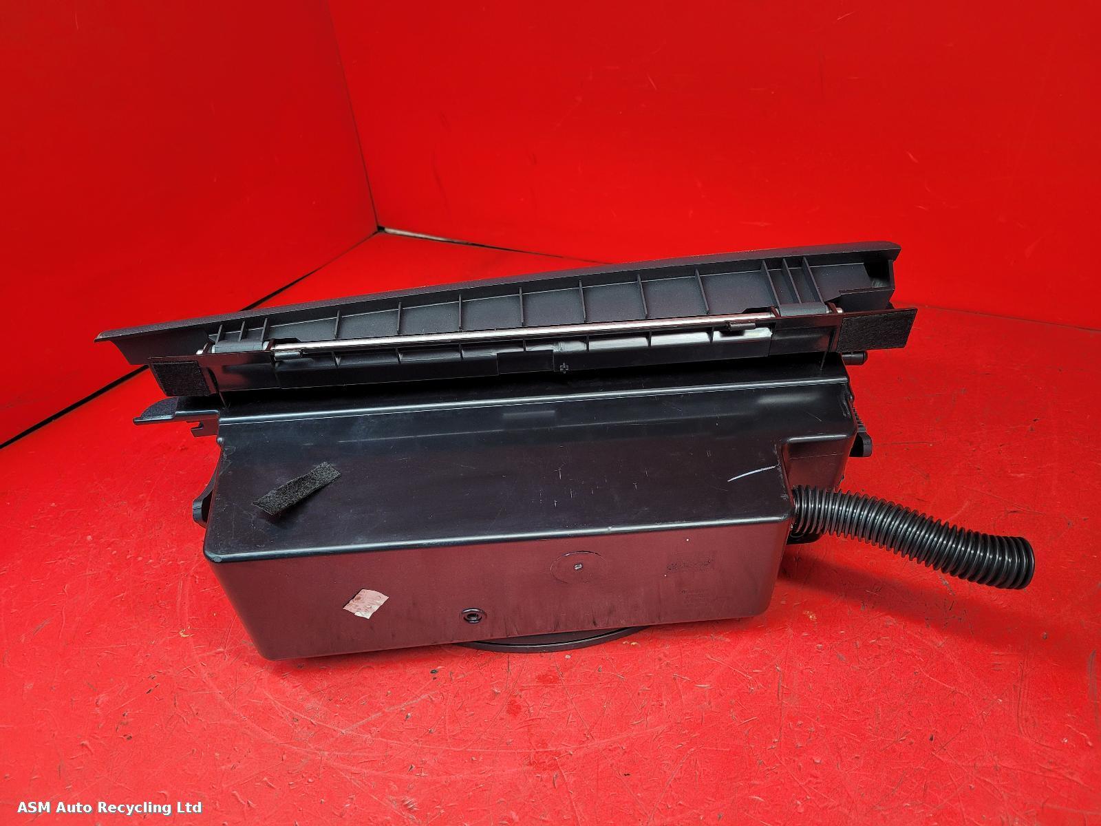 View Auto part Glove Box Mini (bmw) Mini 2005