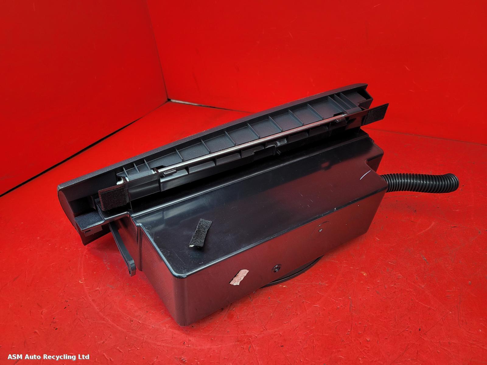 View Auto part Glove Box Mini (bmw) Mini 2005