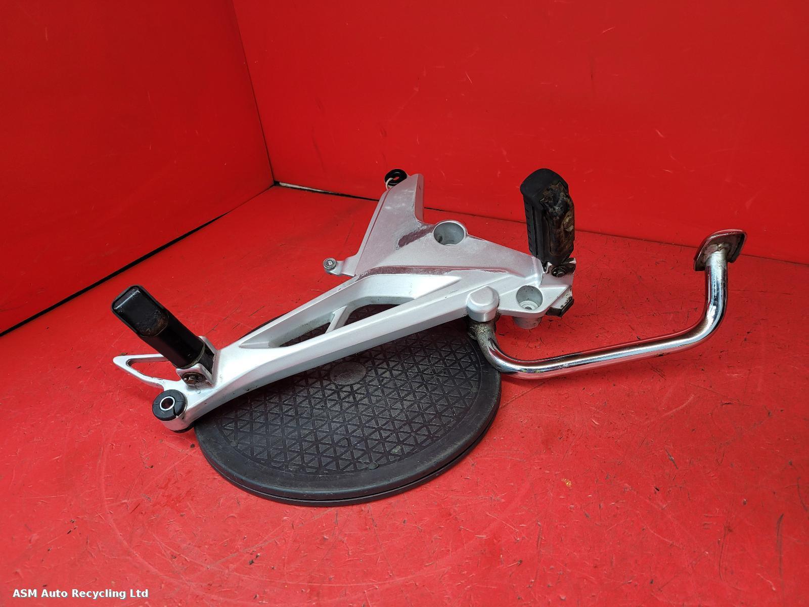 View Auto part Right Footrest Honda Cb 125 F 2016