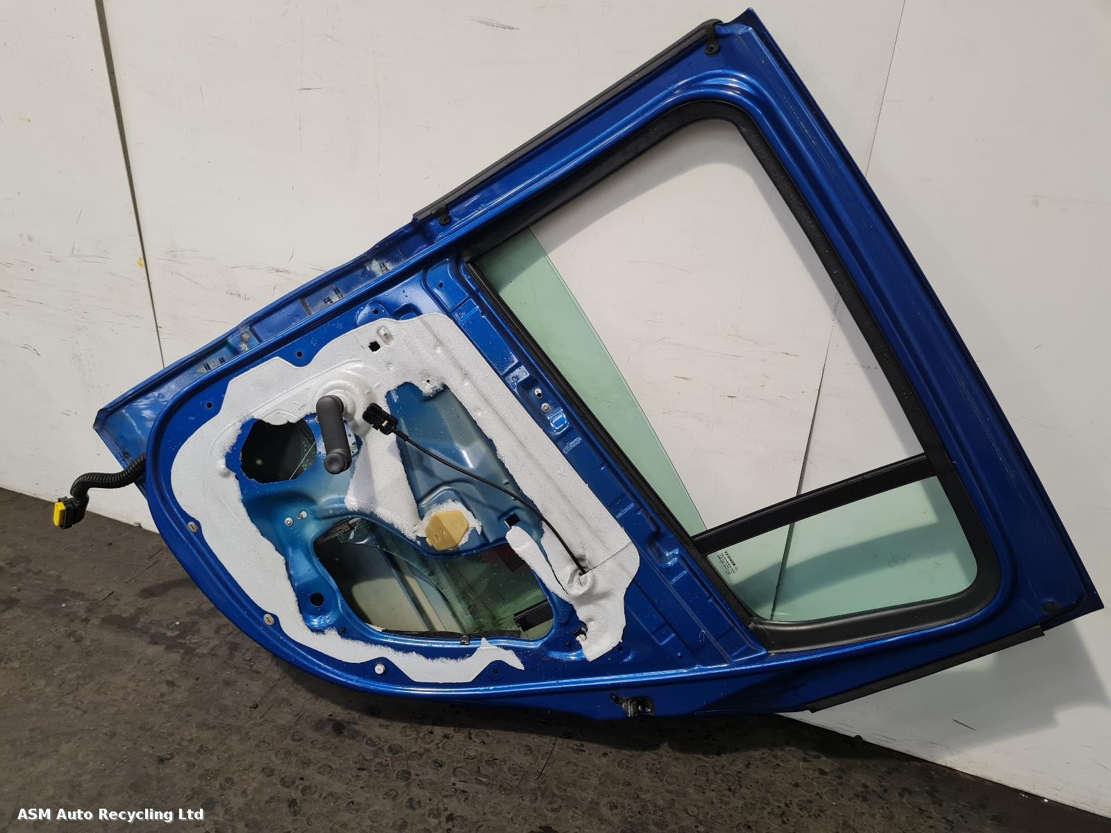 View Auto part R Rear Door Renault Clio 2007