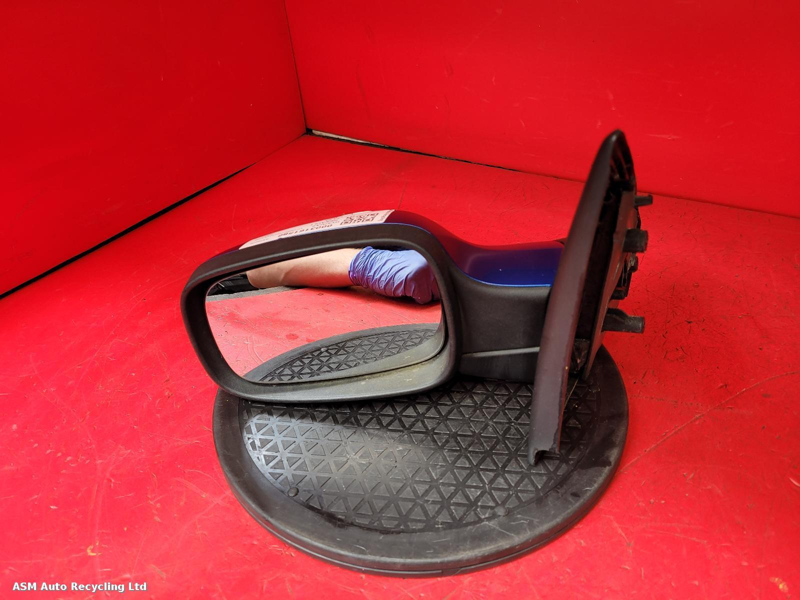 View Auto part L Door Mirror Renault Clio 2007