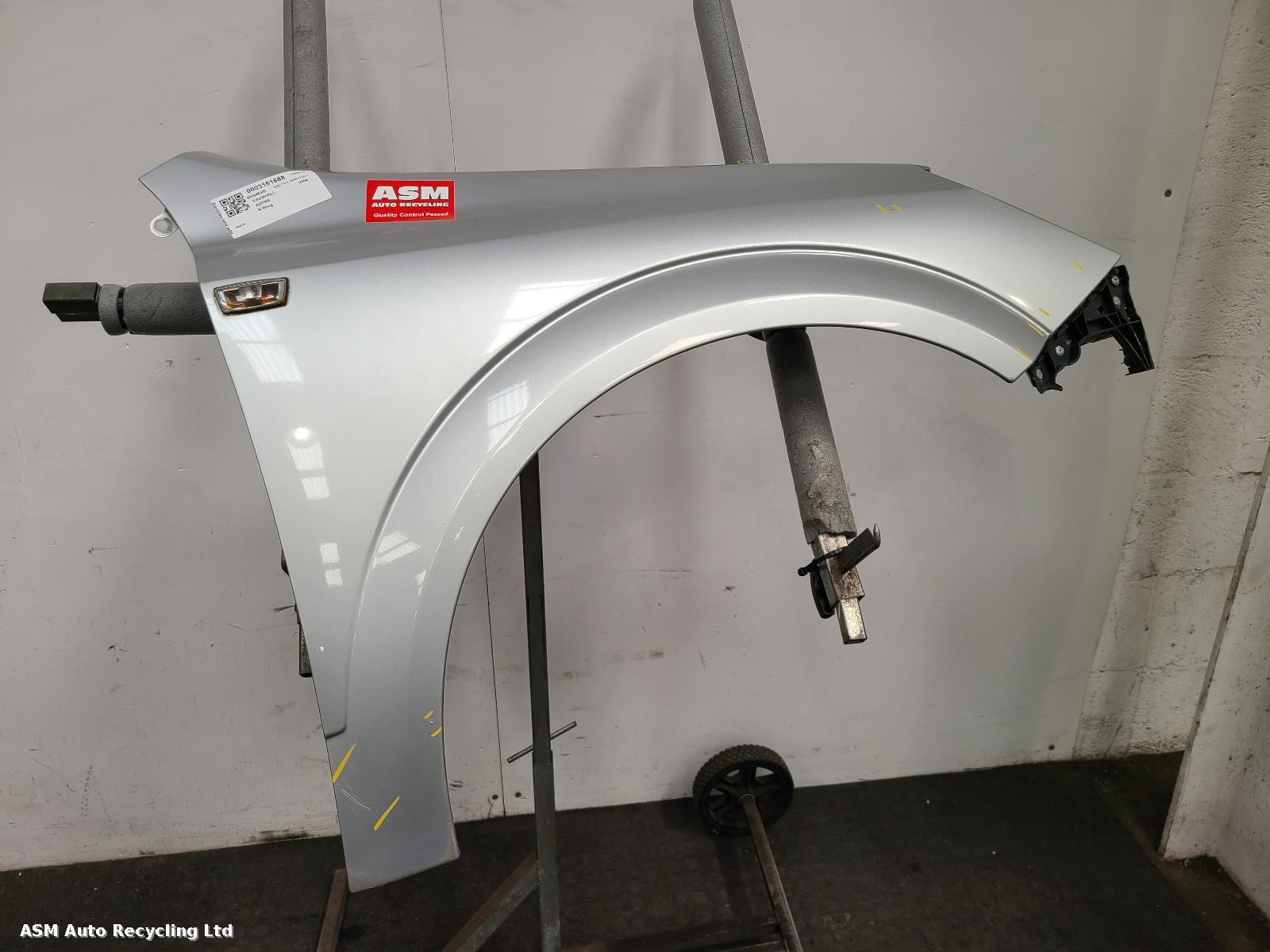 View Auto part R Wing Vauxhall Astra 2004
