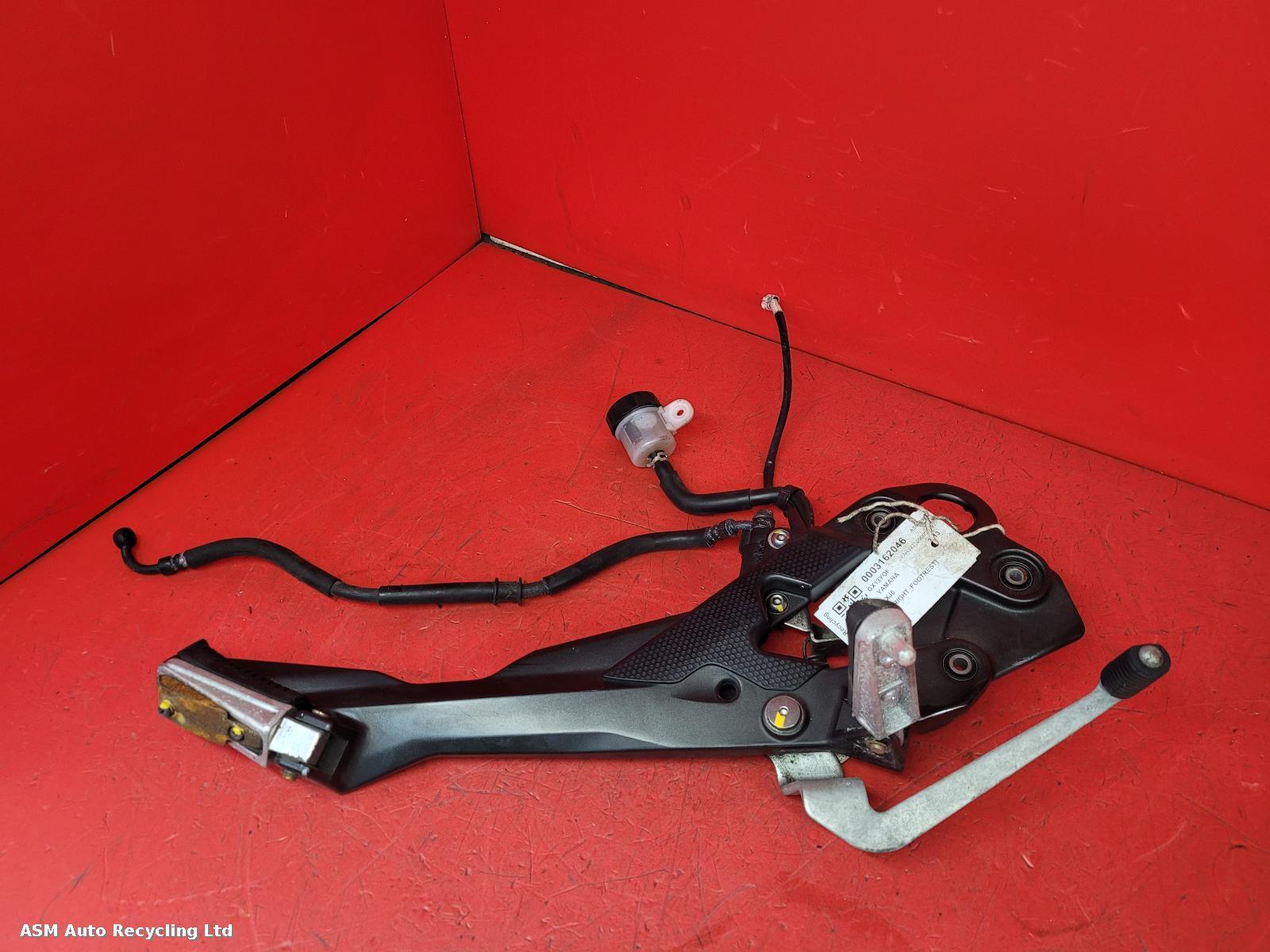 View Auto part Right Footrest Yamaha Xj6 2013