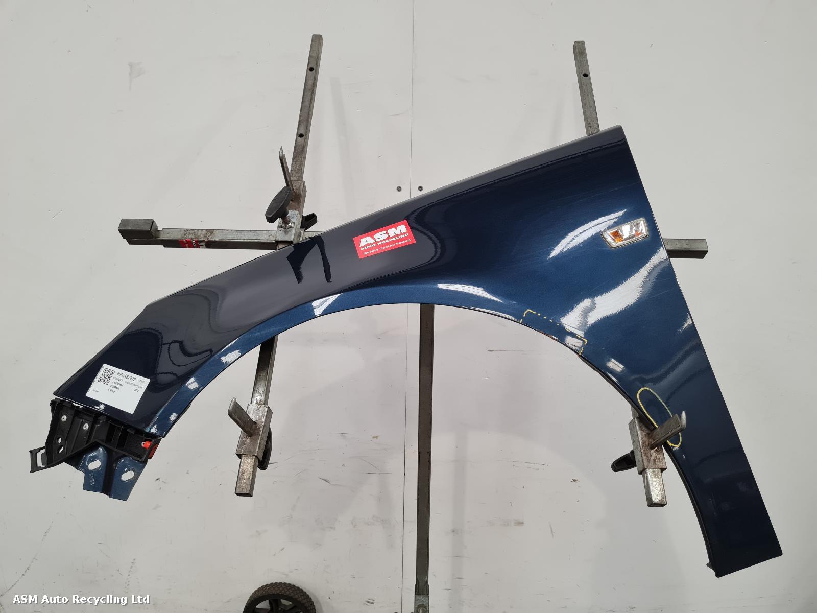 View Auto part L Wing Vauxhall Insignia 2010