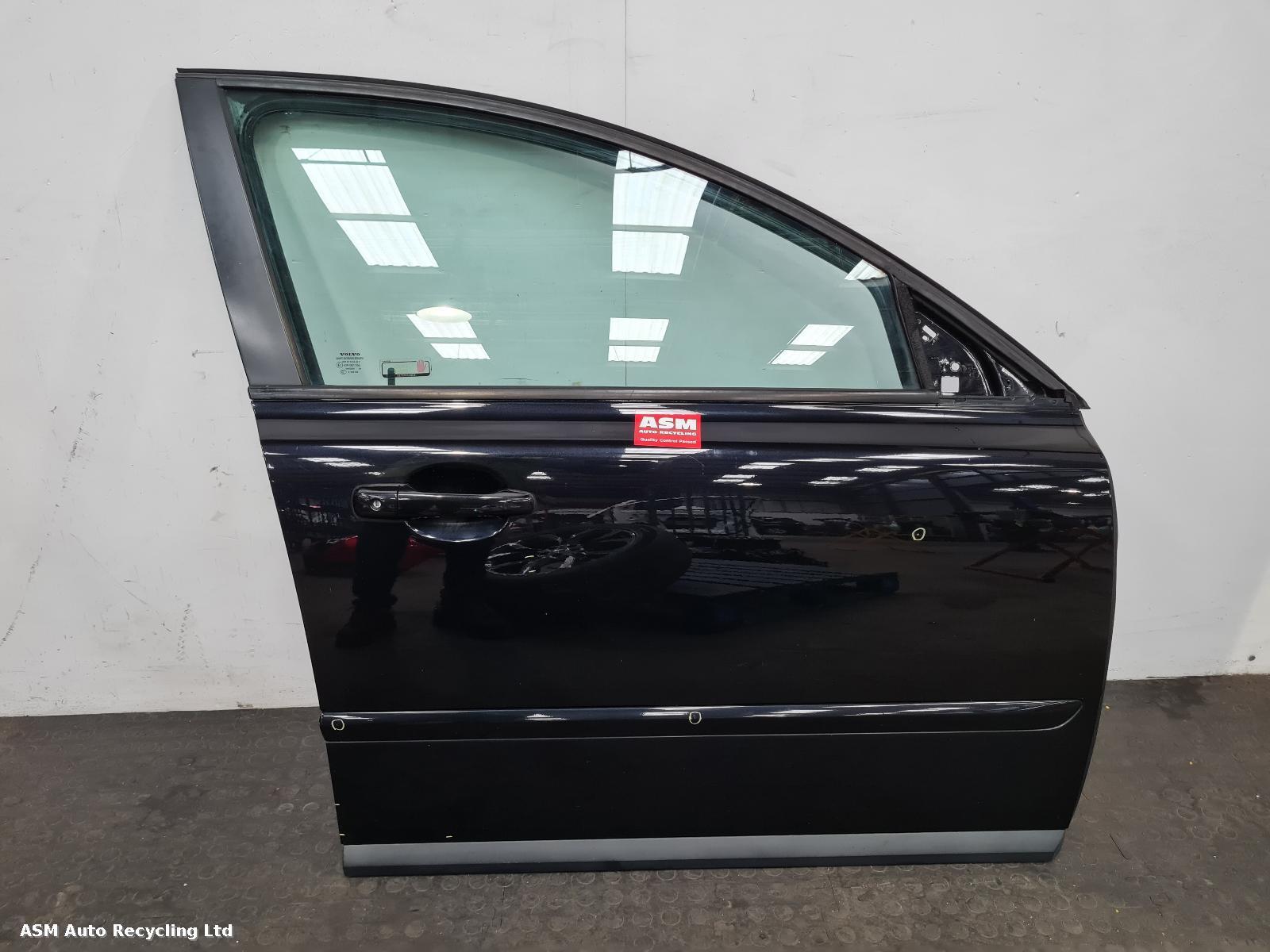 View Auto part R Front Door Volvo V50 2010