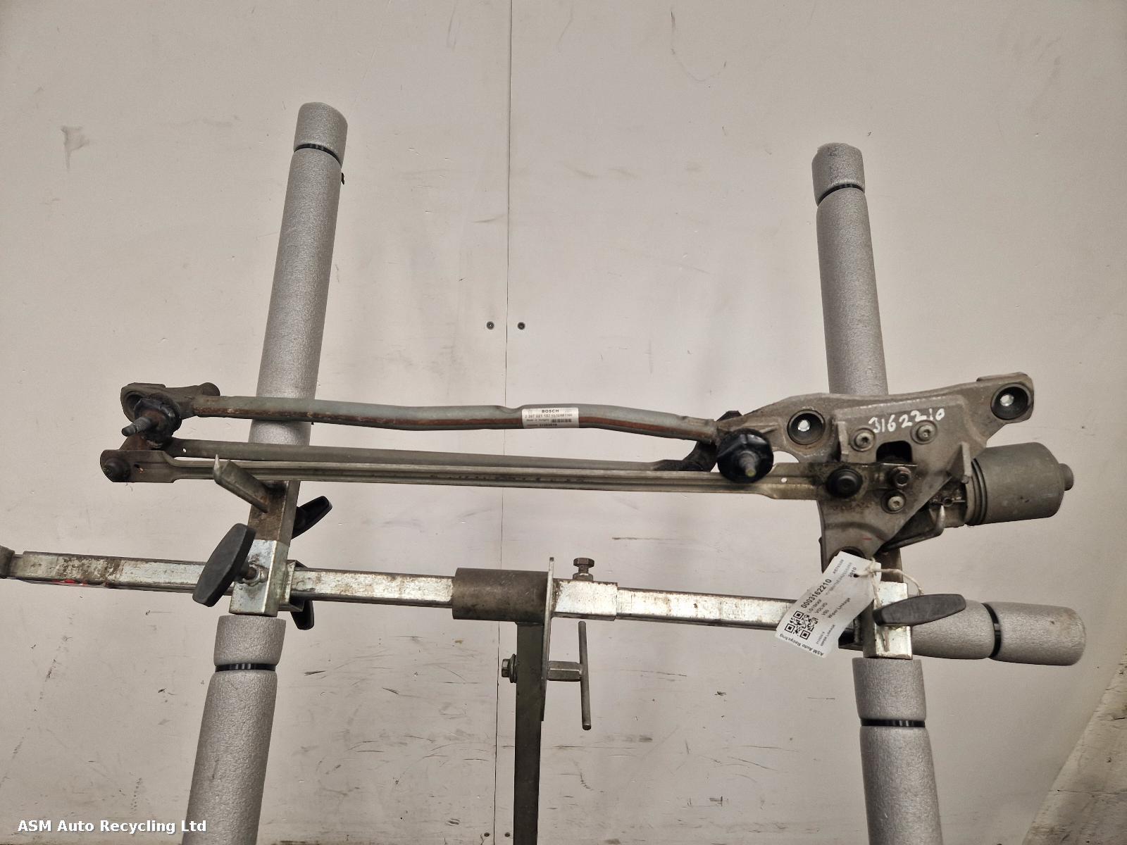 View Auto part Wiper Linkage Volvo V50 2010