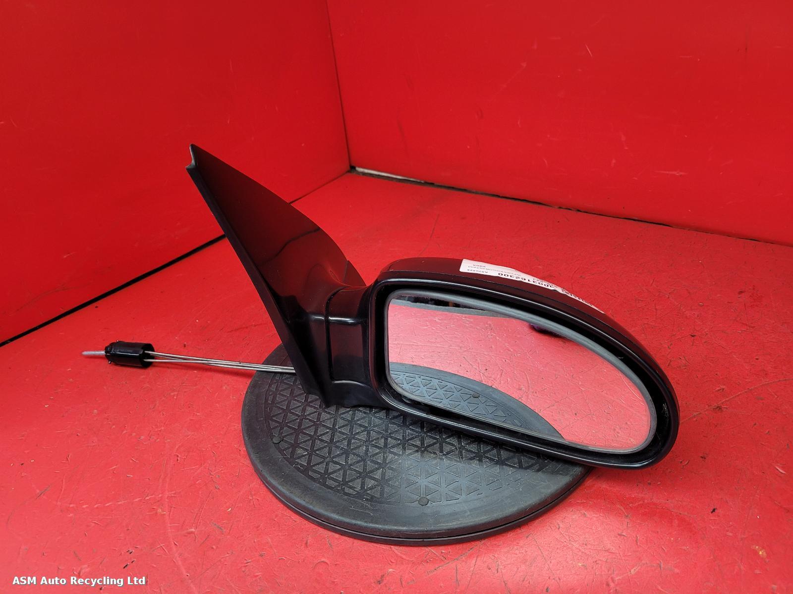 View Auto part R Door Mirror Ford Focus 2005